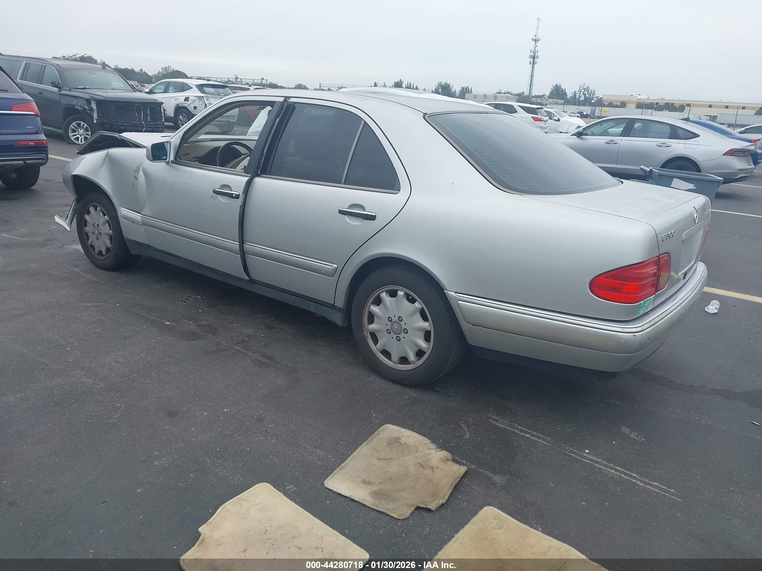 1998 Mercedes-benz E 300 Diesel   Gray vin: WDBJF25F1WA479655