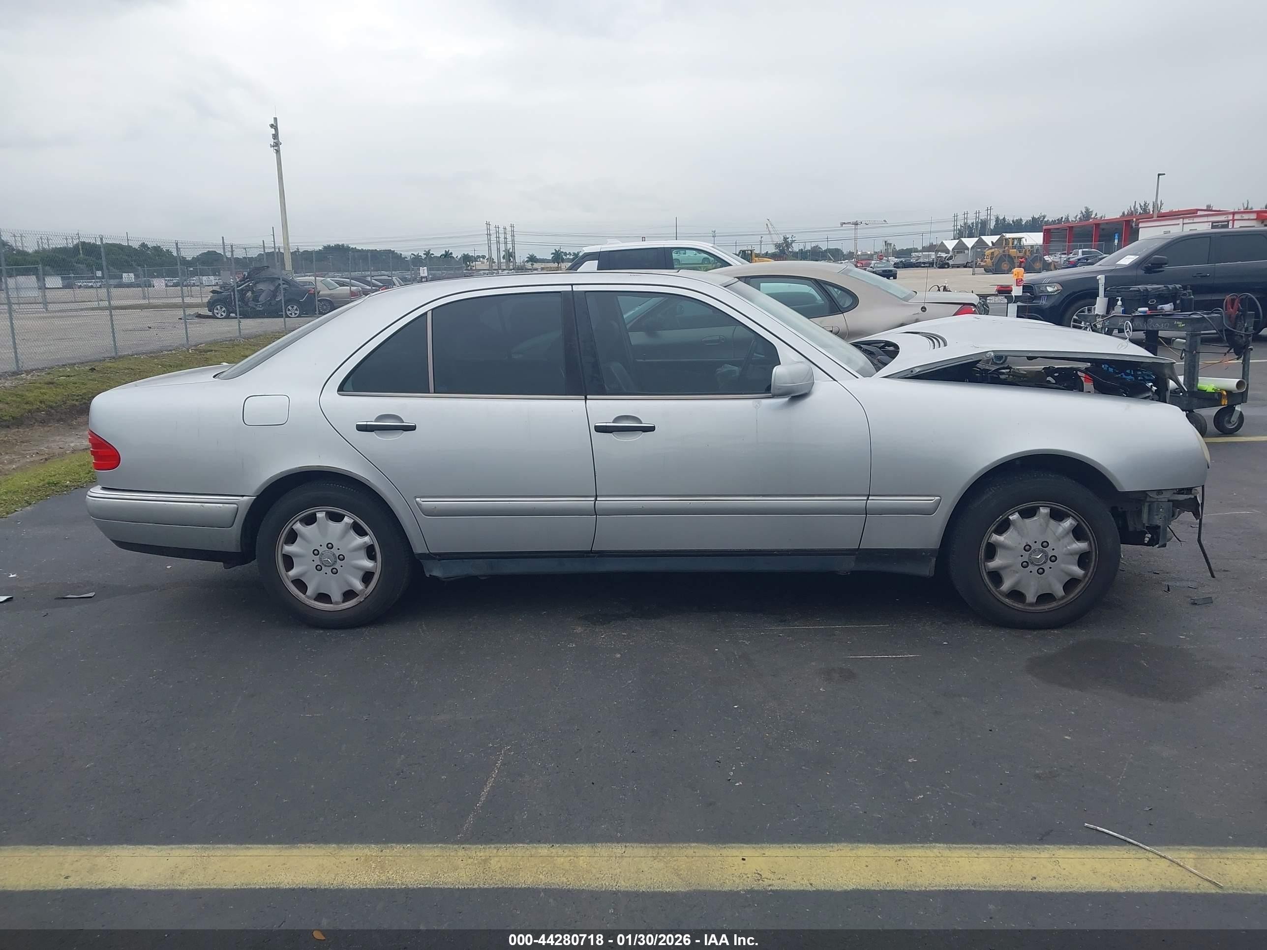 1998 Mercedes-benz E 300 Diesel   Gray vin: WDBJF25F1WA479655