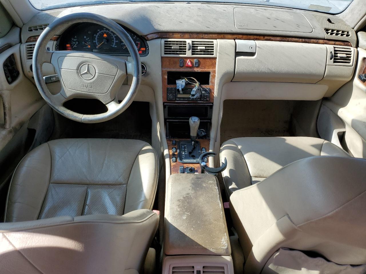 1998 Mercedes-benz E 300td Золотой vin: WDBJF25F3WA585461