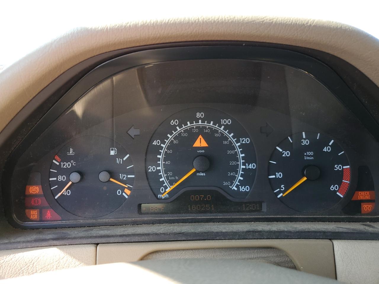 1998 Mercedes-benz E 300td Золотой vin: WDBJF25F3WA585461