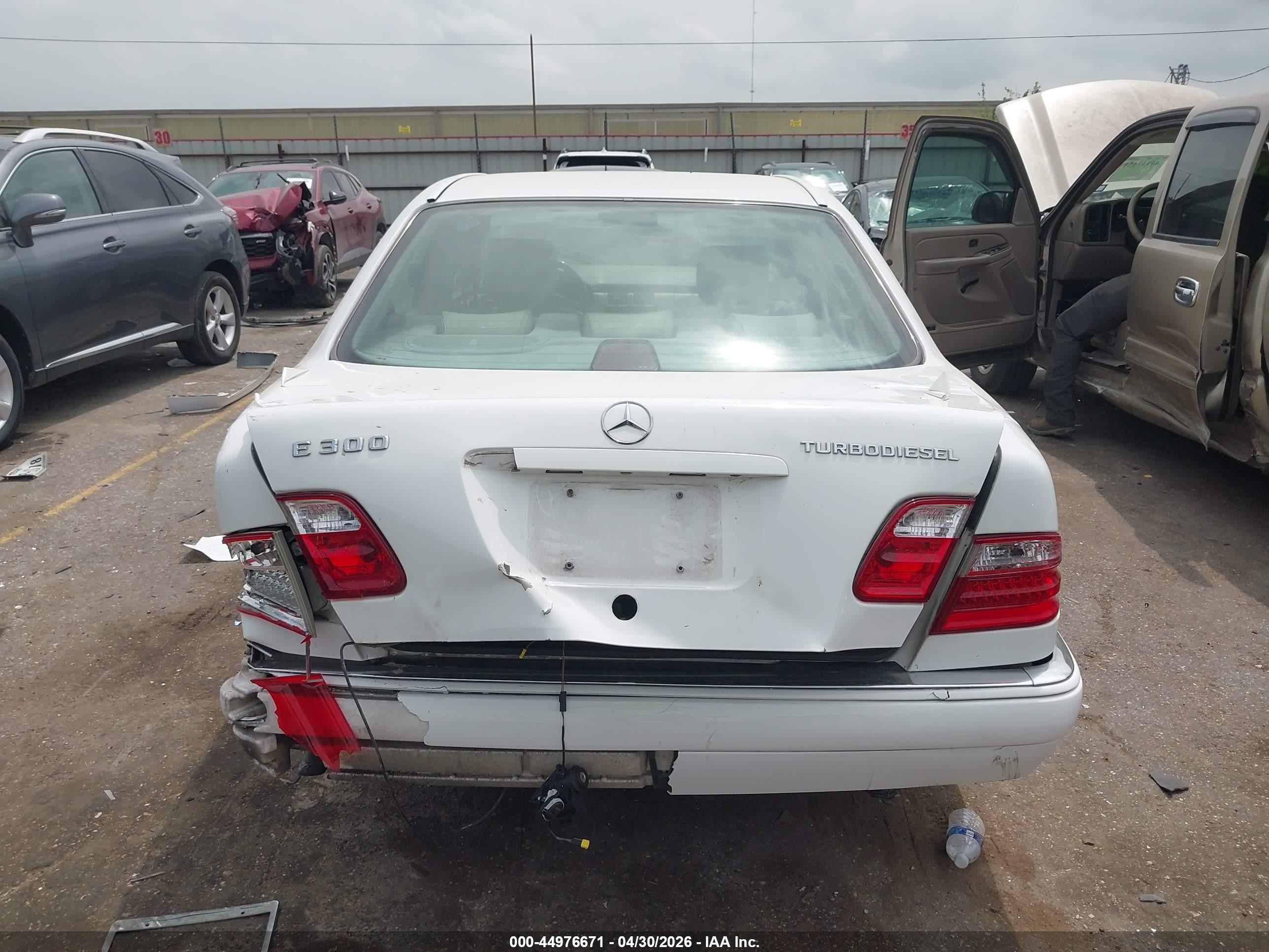 1998 Mercedes-benz E 300 Diesel   Белый vin: WDBJF25F3WA695748