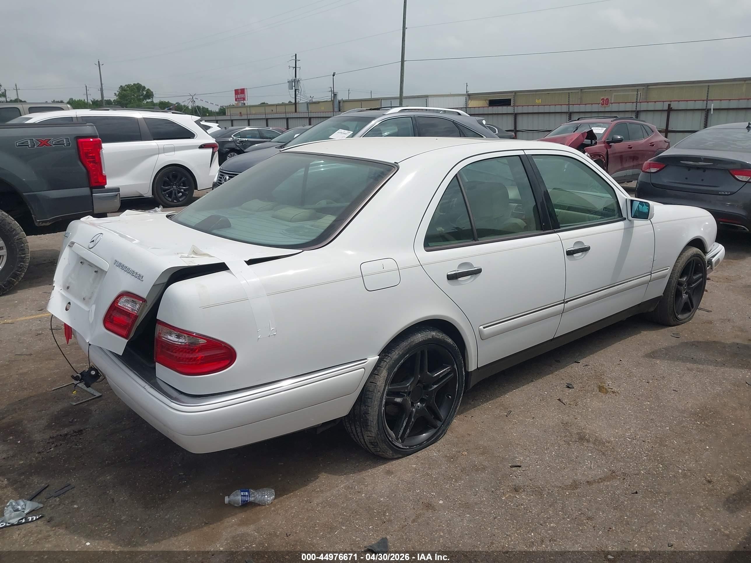 1998 Mercedes-benz E 300 Diesel   Белый vin: WDBJF25F3WA695748