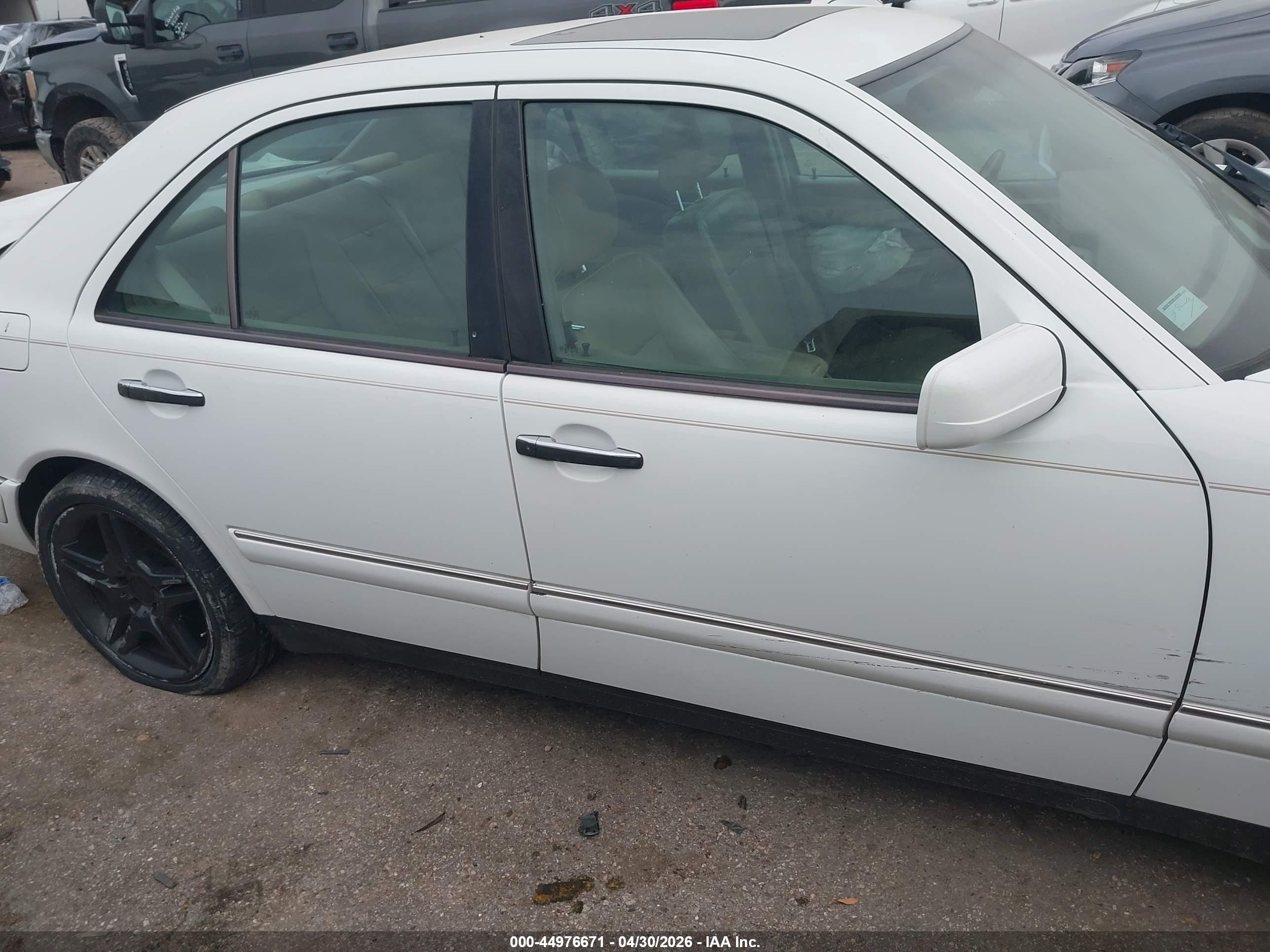 1998 Mercedes-benz E 300 Diesel   Белый vin: WDBJF25F3WA695748
