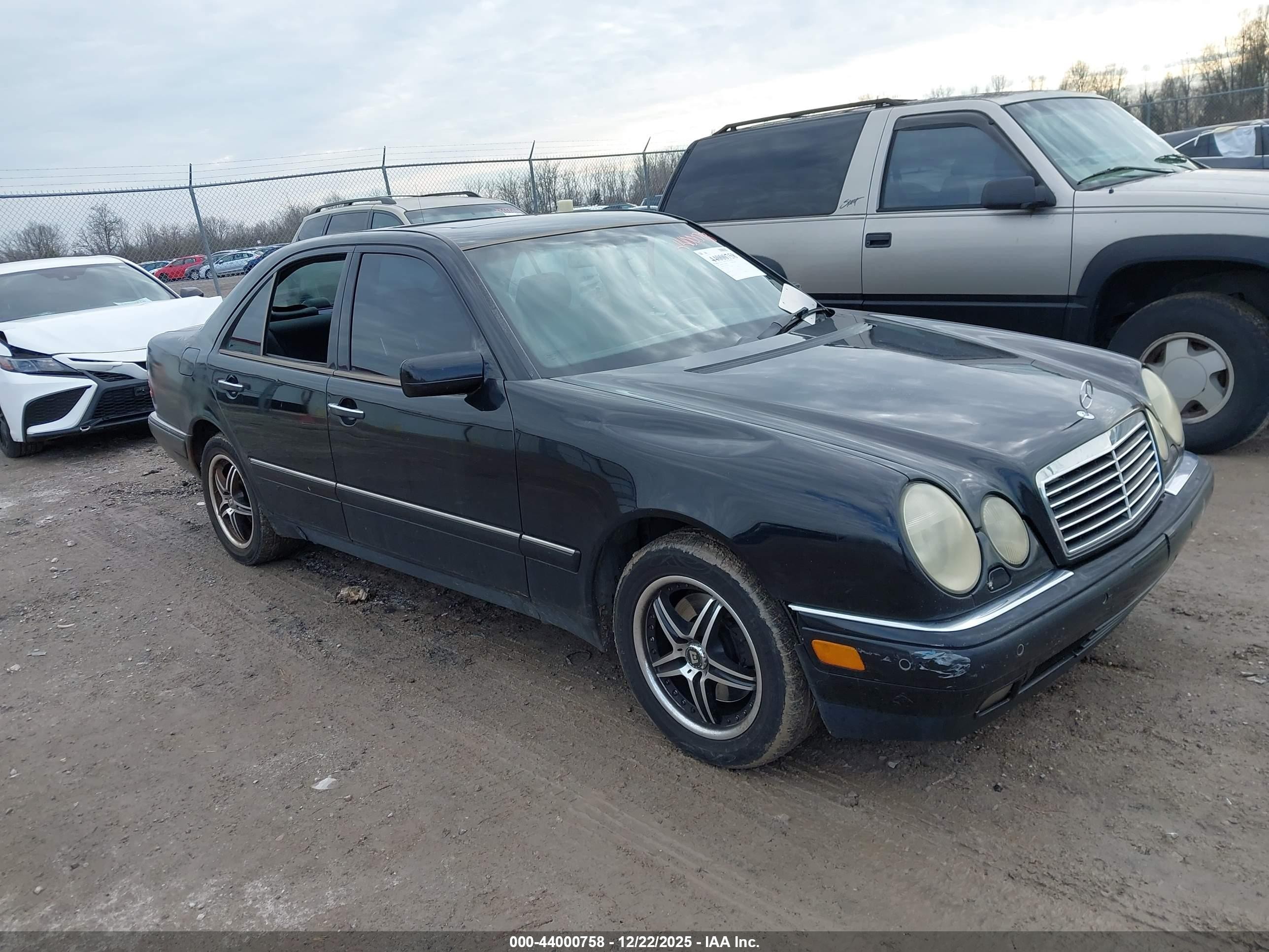 1998 Mercedes-benz E 300 Diesel   Black vin: WDBJF25F5WA534902
