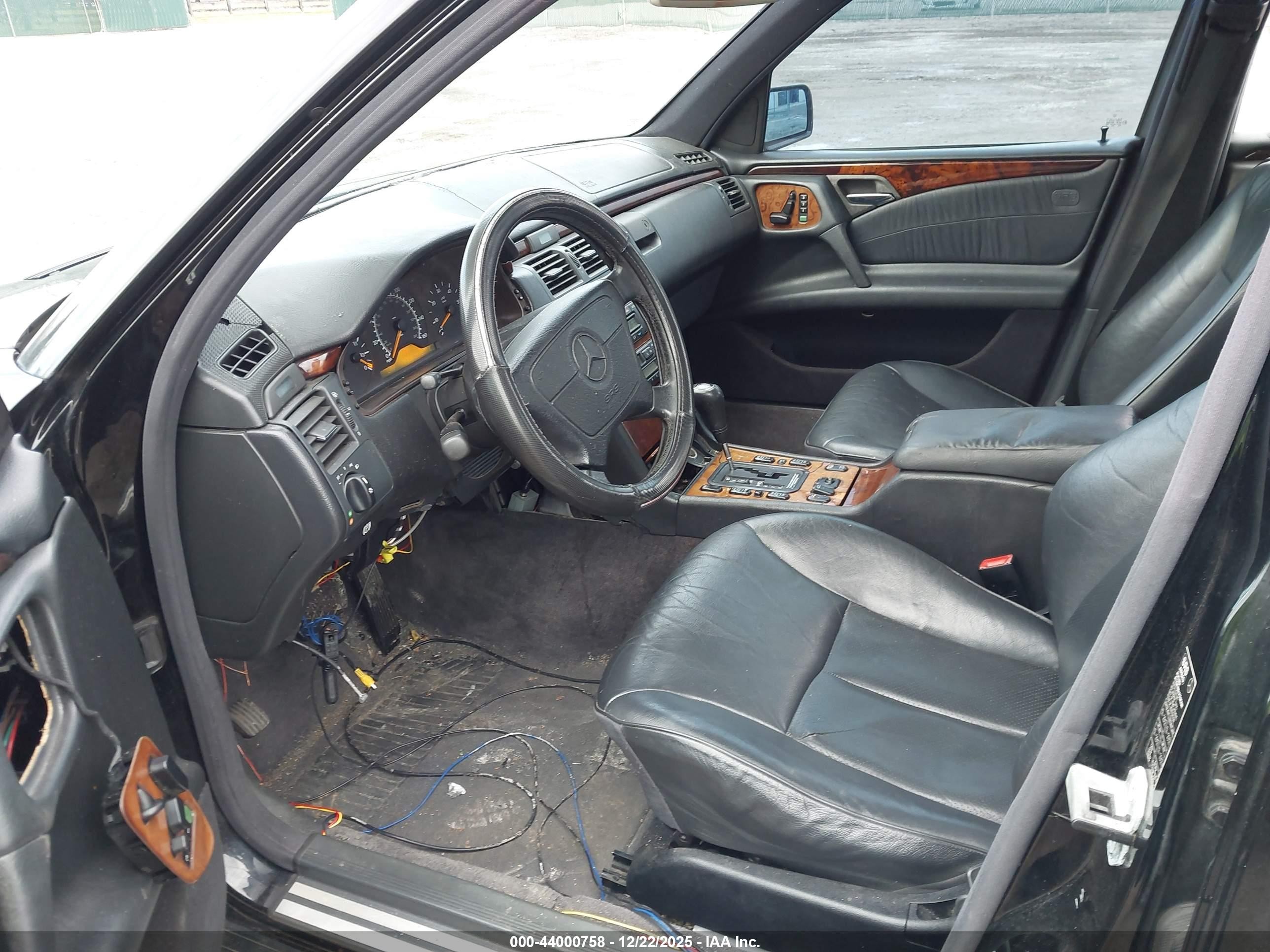 1998 Mercedes-benz E 300 Diesel   Black vin: WDBJF25F5WA534902