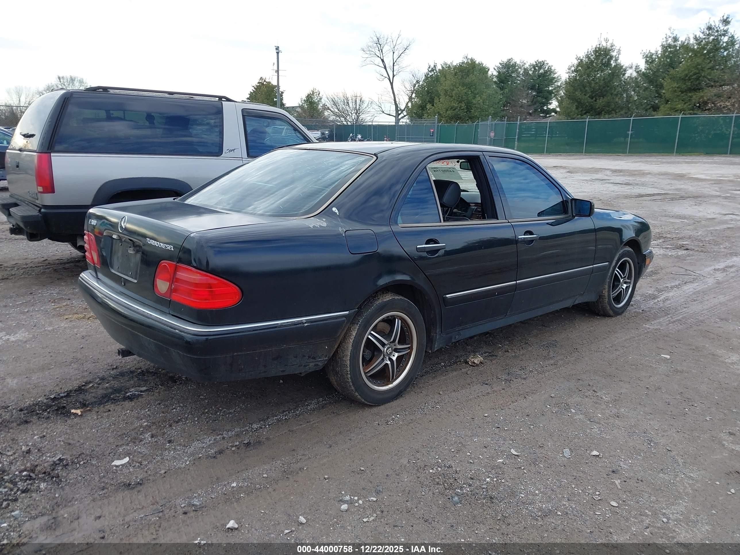 1998 Mercedes-benz E 300 Diesel   Black vin: WDBJF25F5WA534902