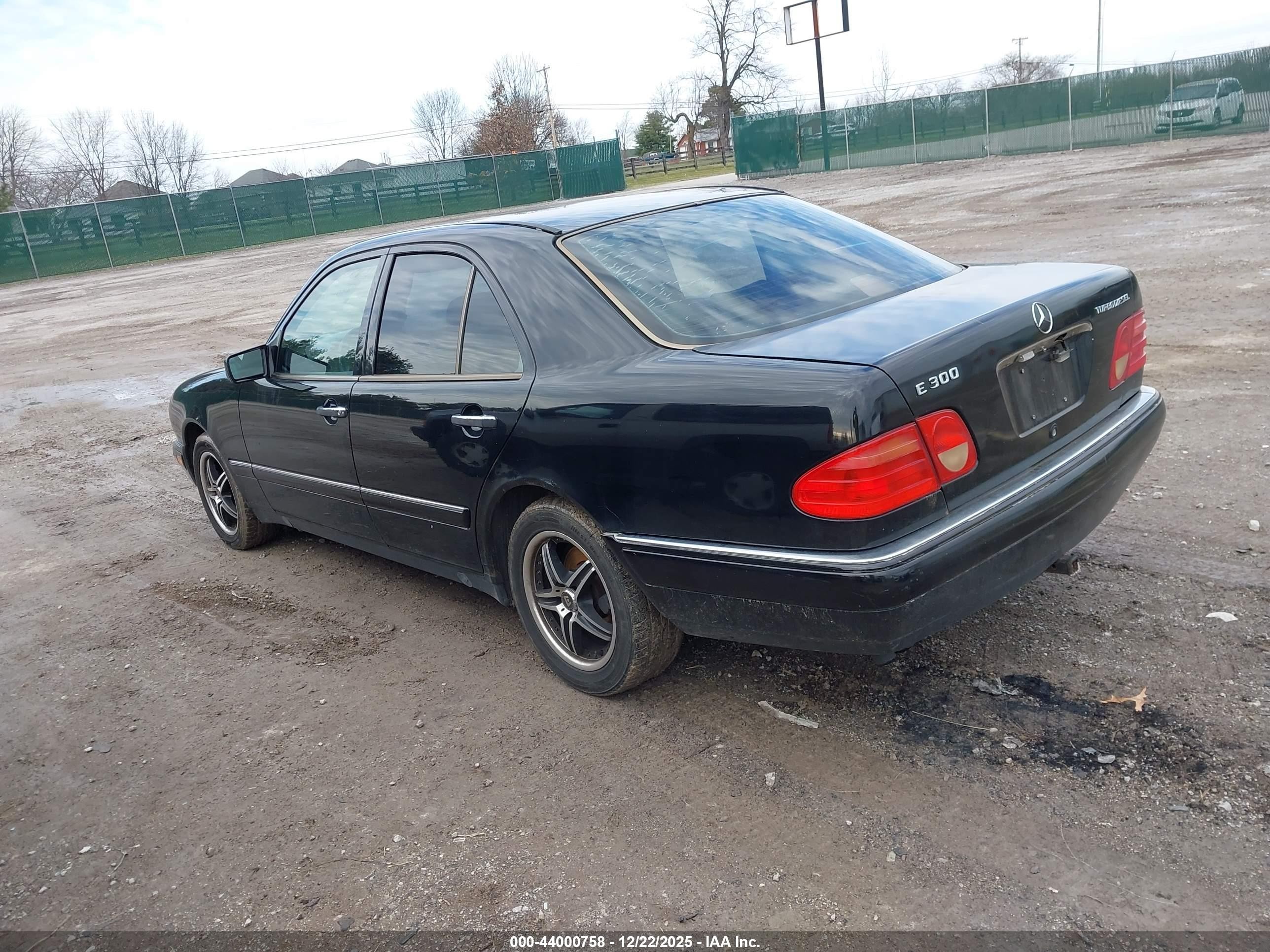 1998 Mercedes-benz E 300 Diesel   Black vin: WDBJF25F5WA534902