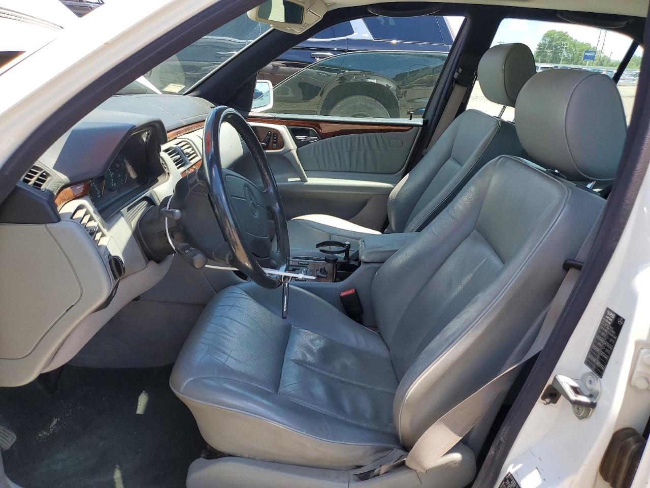 1998 Mercedes-benz E 300td White vin: WDBJF25F5WA624521