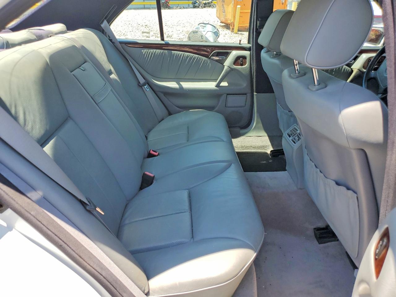 1998 Mercedes-benz E 300td White vin: WDBJF25F5WA624521