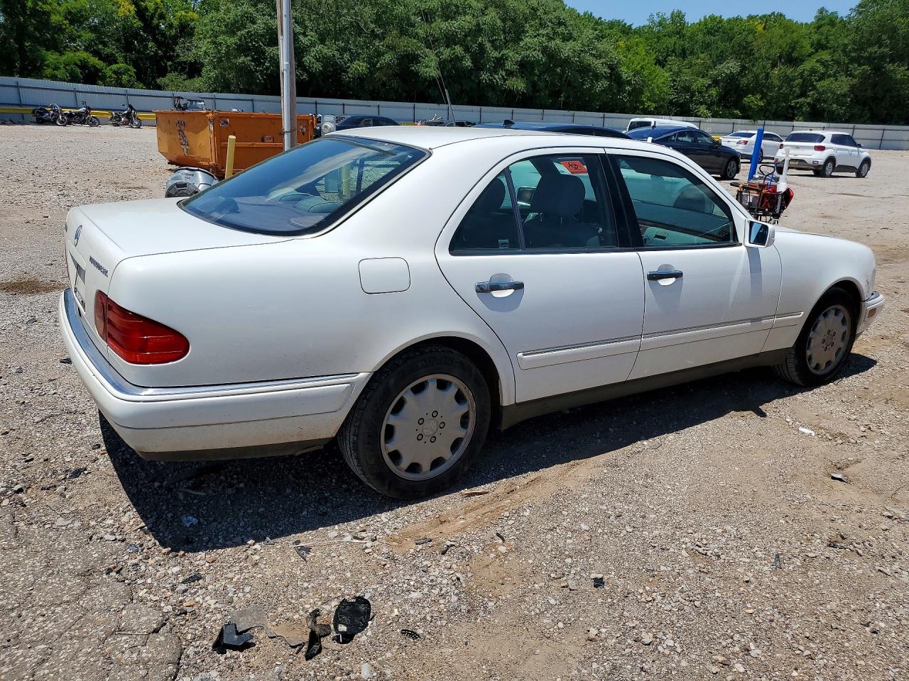 1998 Mercedes-benz E 300td White vin: WDBJF25F5WA624521