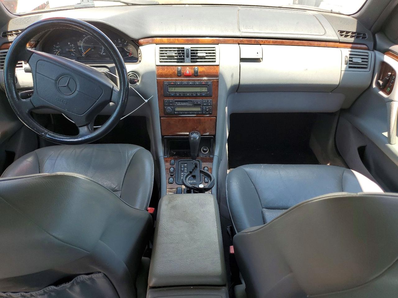 1998 Mercedes-benz E 300td White vin: WDBJF25F5WA624521