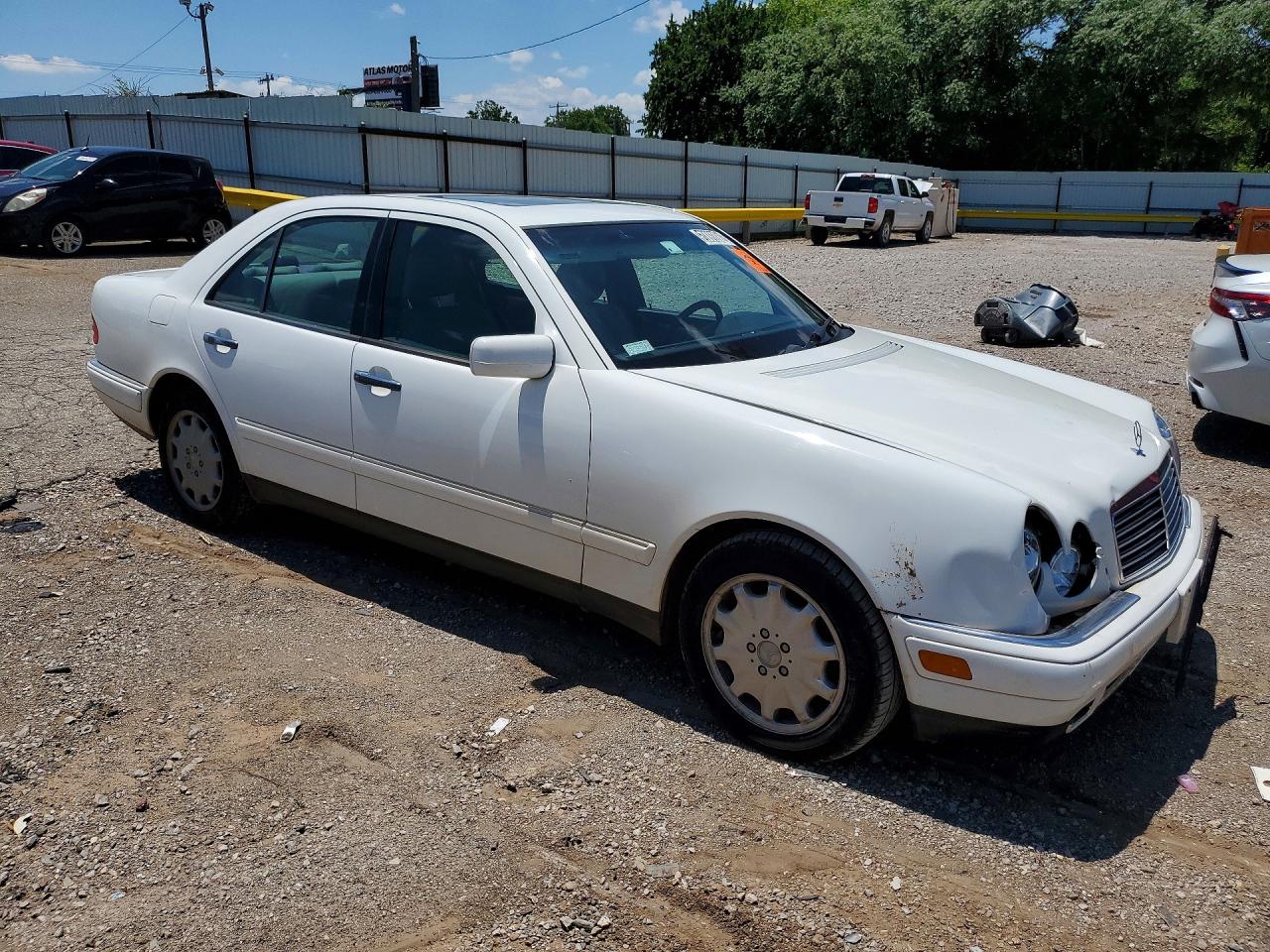 1998 Mercedes-benz E 300td White vin: WDBJF25F5WA624521