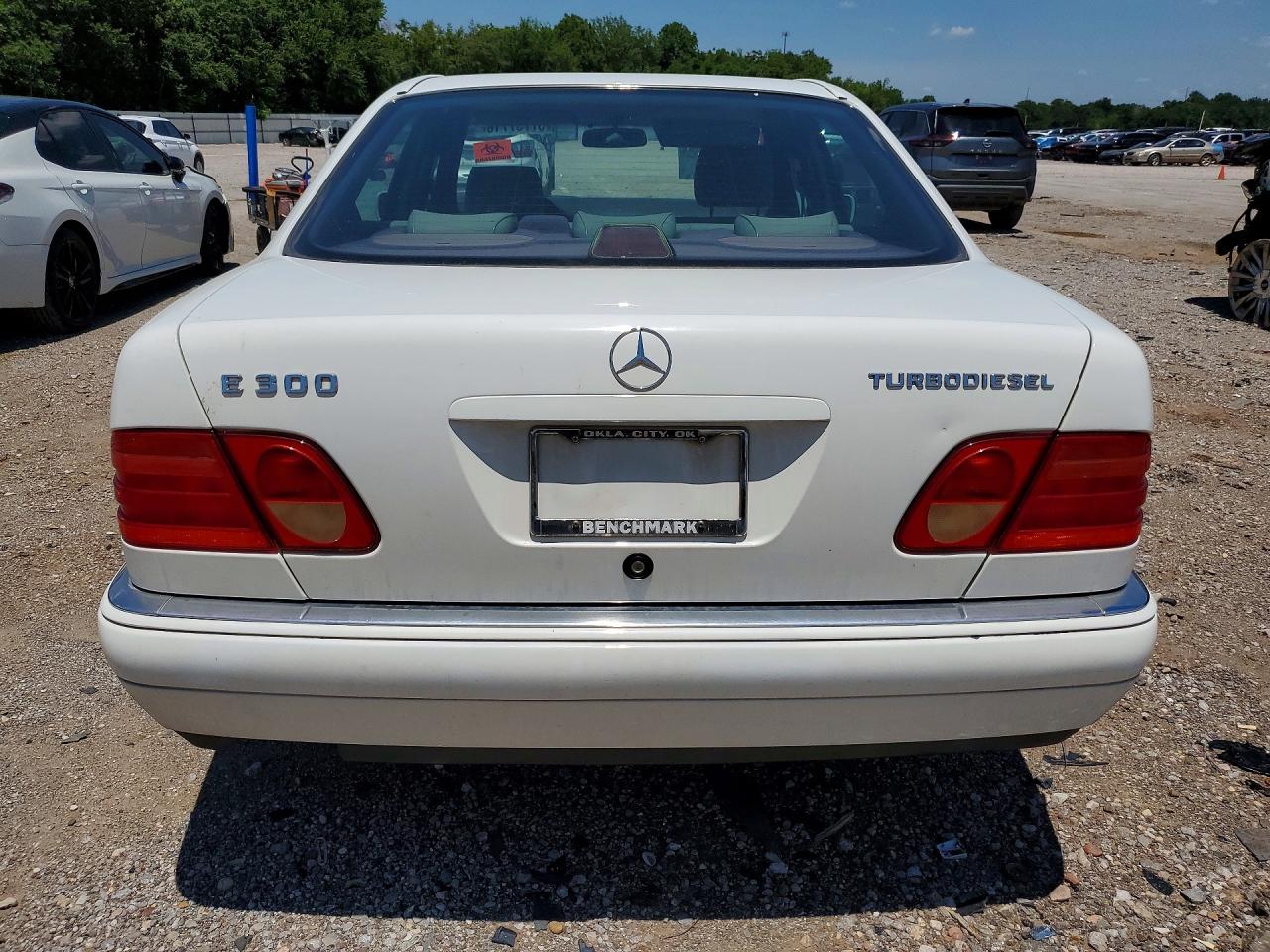 1998 Mercedes-benz E 300td White vin: WDBJF25F5WA624521