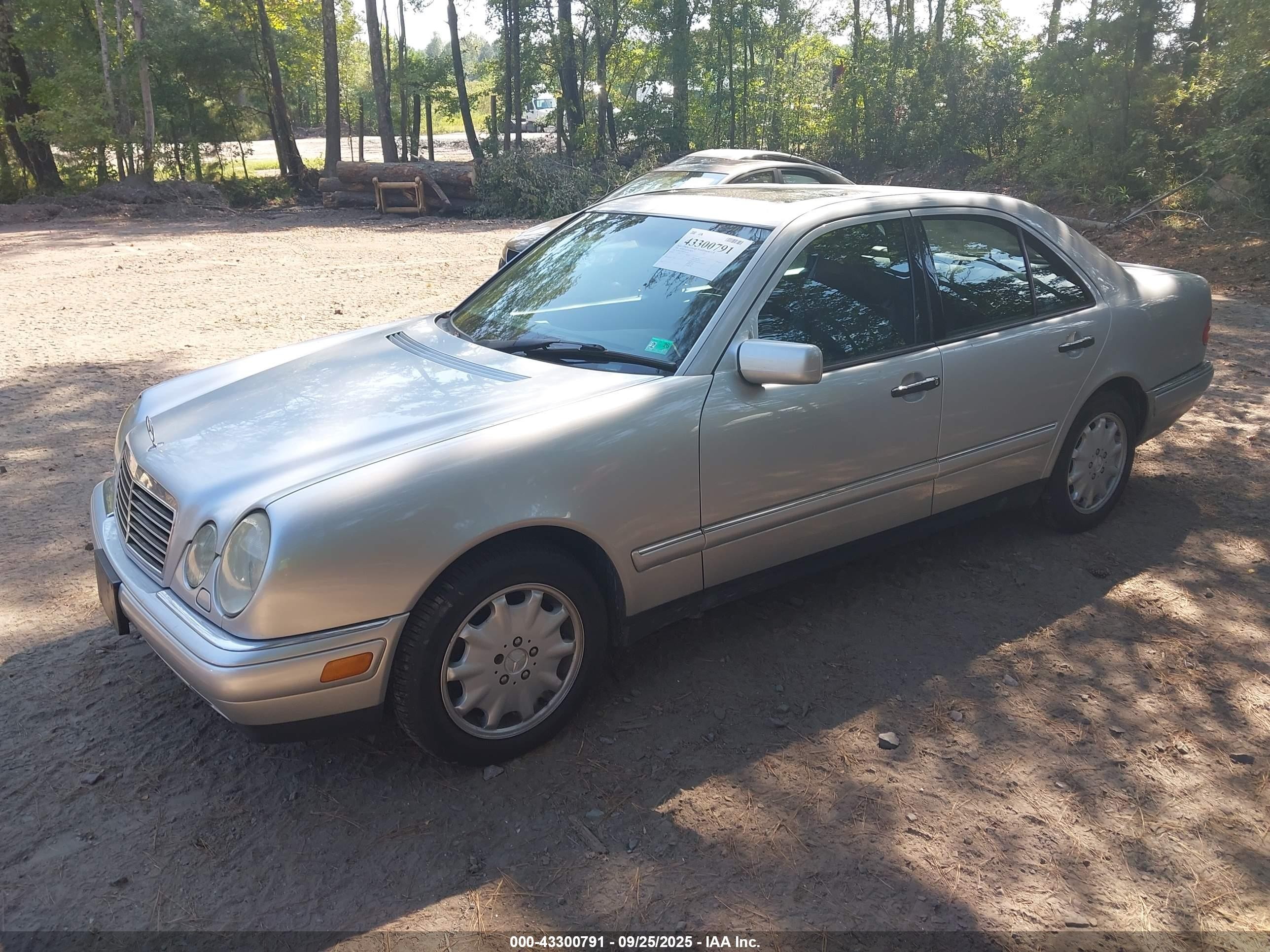 1998 Mercedes-benz E 300 Diesel   Silver vin: WDBJF25F6WA566791