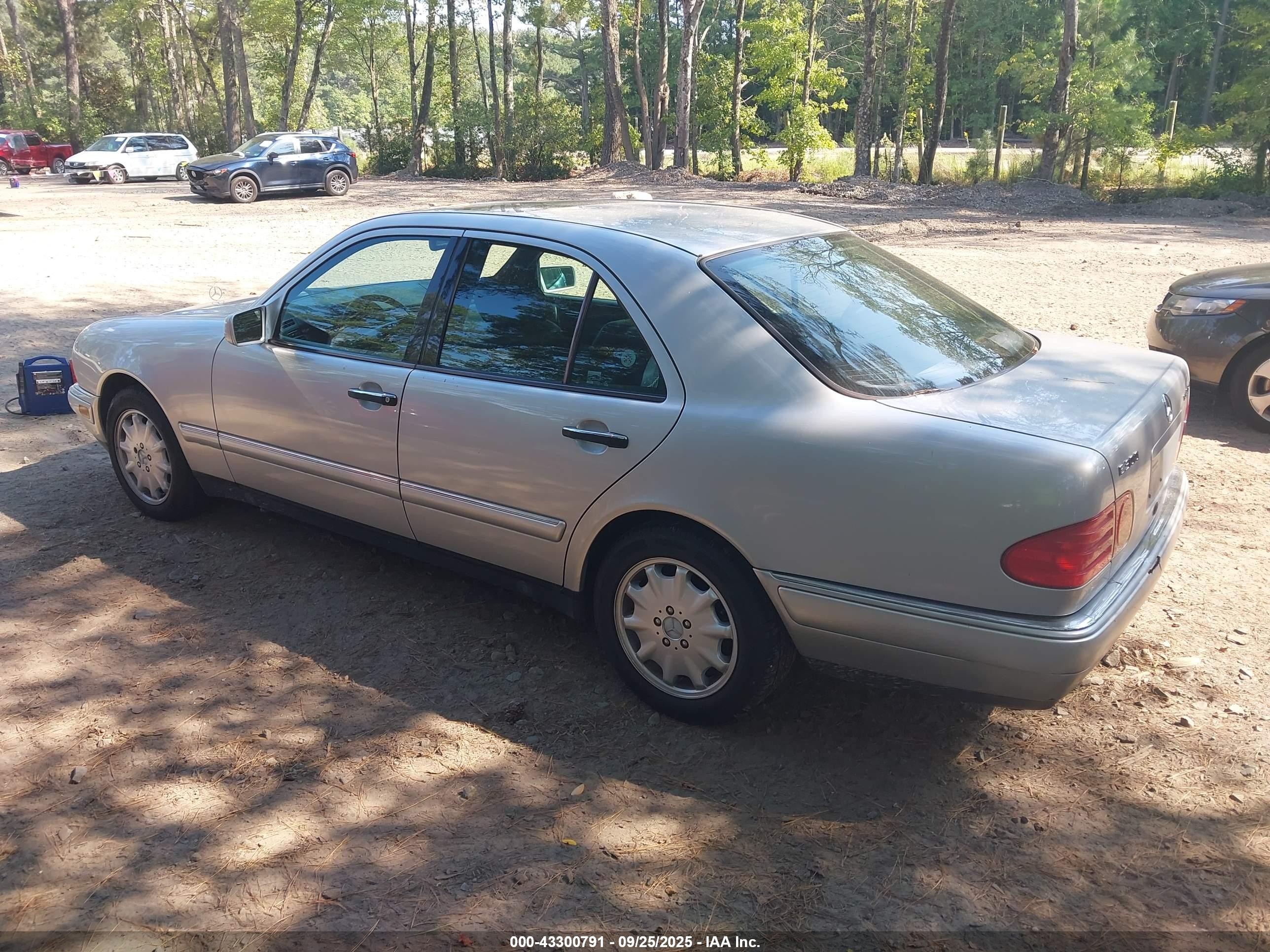 1998 Mercedes-benz E 300 Diesel   Silver vin: WDBJF25F6WA566791