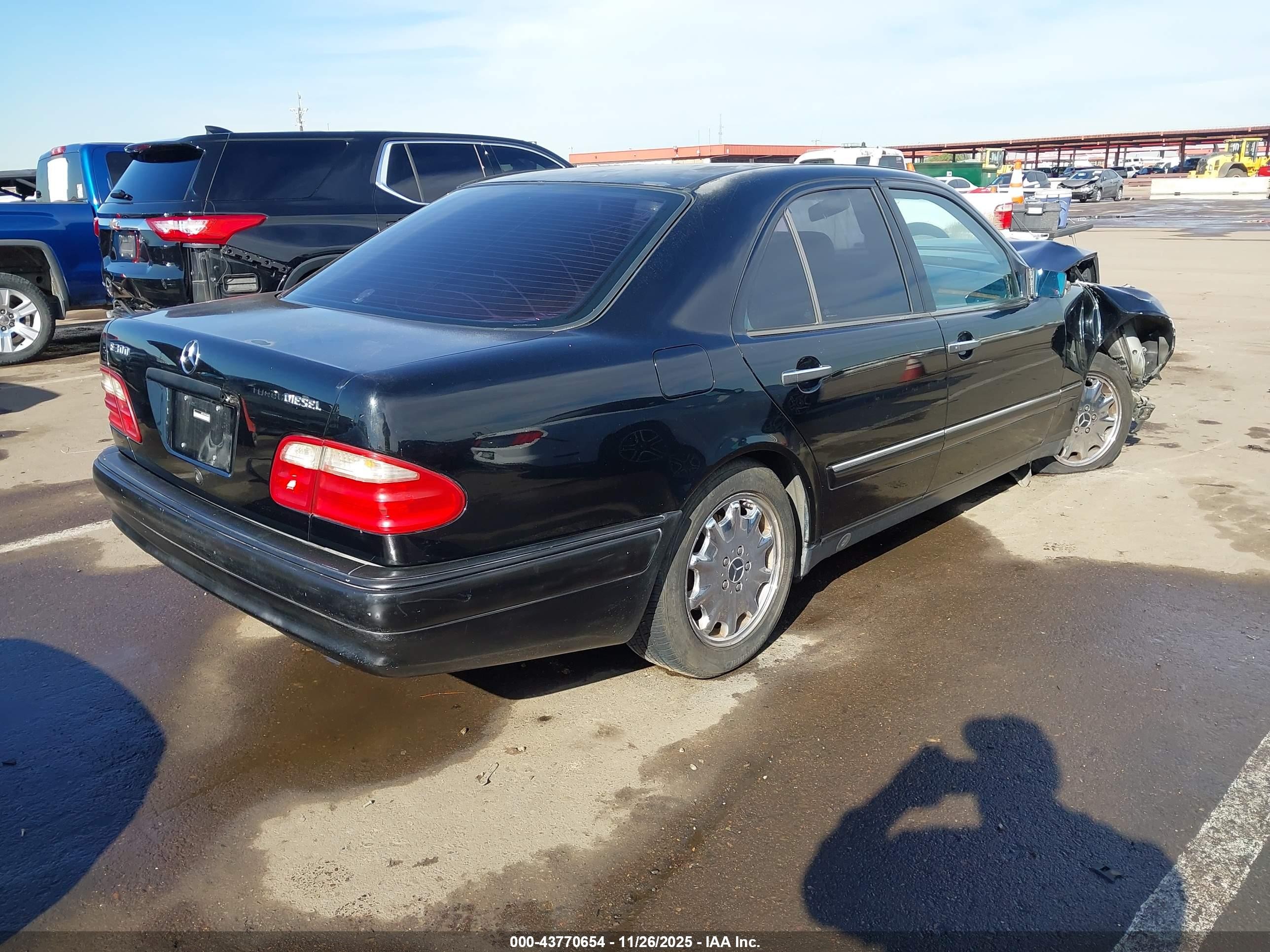 1998 Mercedes-benz E 300 Diesel   Black vin: WDBJF25F8WA566890