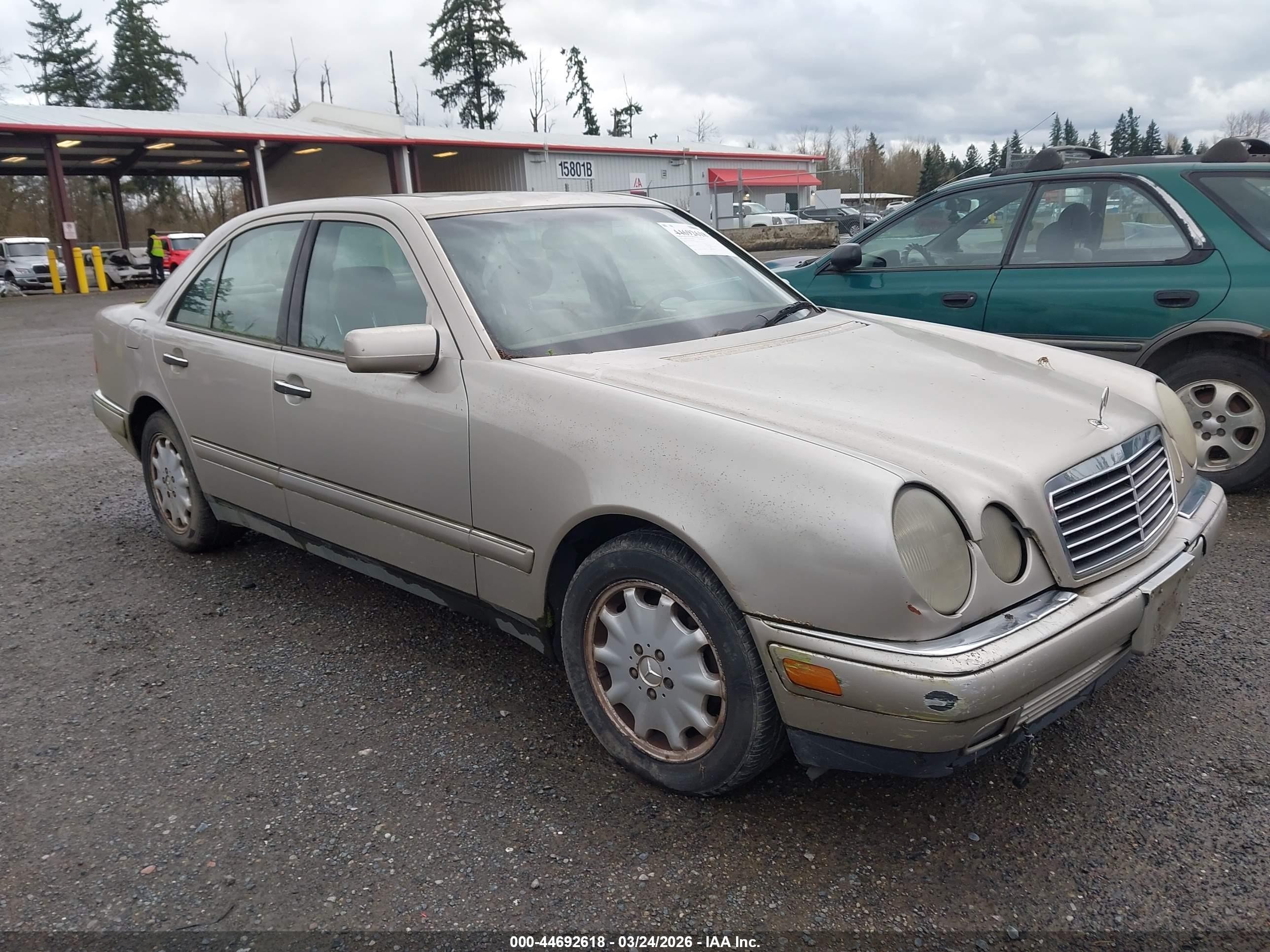 1998 Mercedes-benz E 300 Diesel   Beige vin: WDBJF25FXWA655182