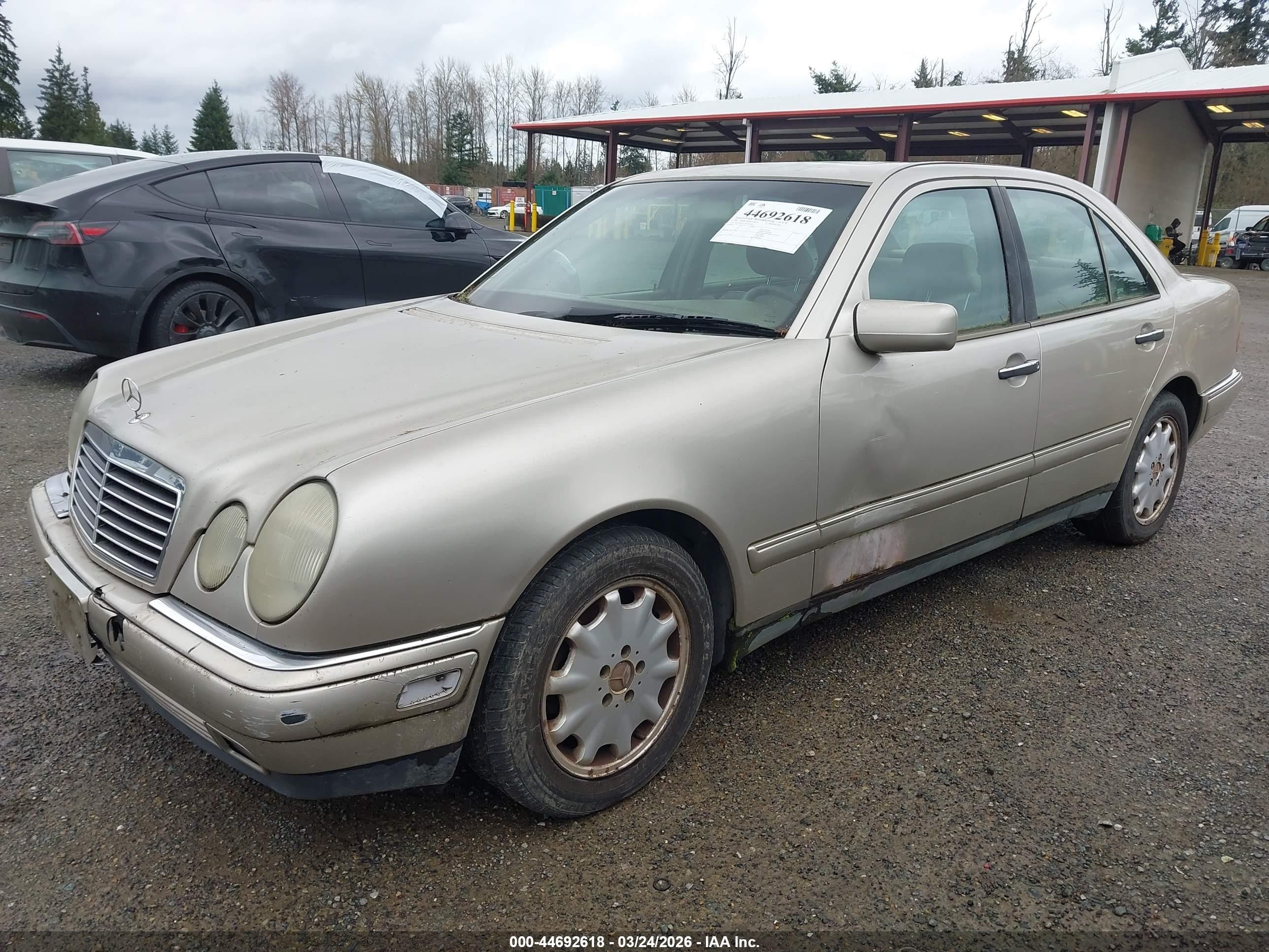 1998 Mercedes-benz E 300 Diesel   Beige vin: WDBJF25FXWA655182