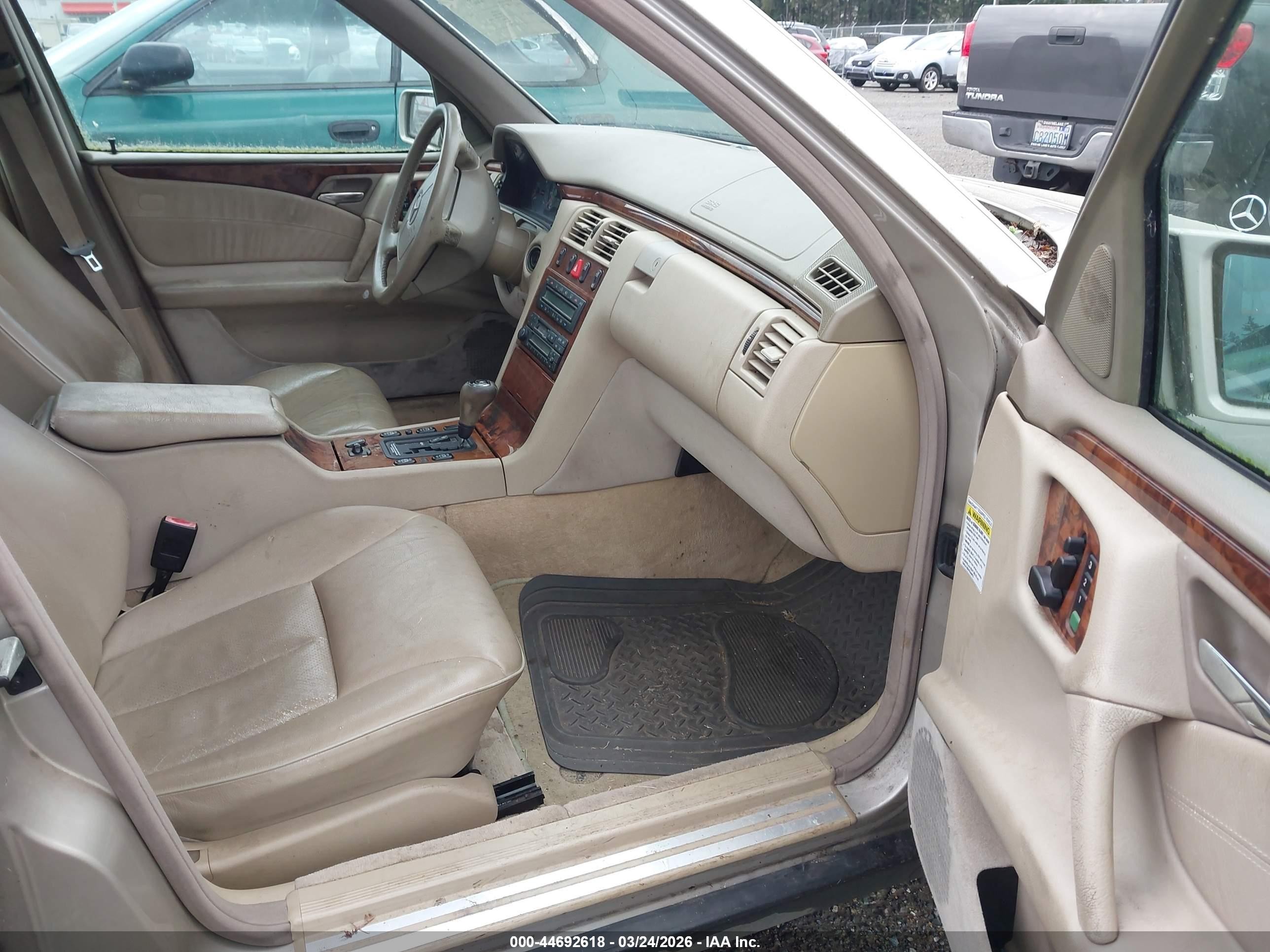 1998 Mercedes-benz E 300 Diesel   Beige vin: WDBJF25FXWA655182