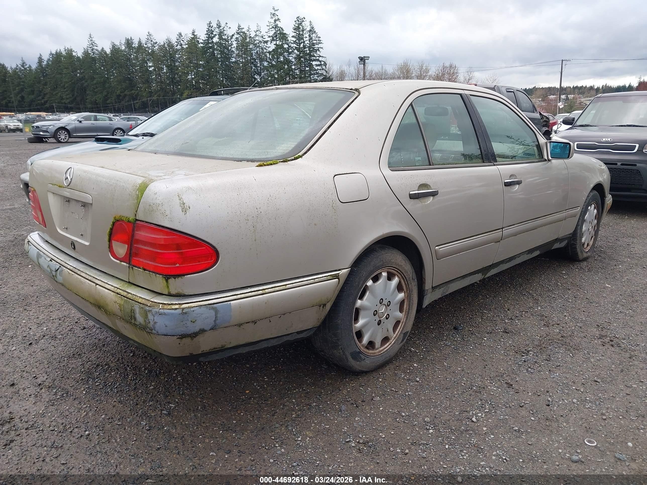 1998 Mercedes-benz E 300 Diesel   Beige vin: WDBJF25FXWA655182