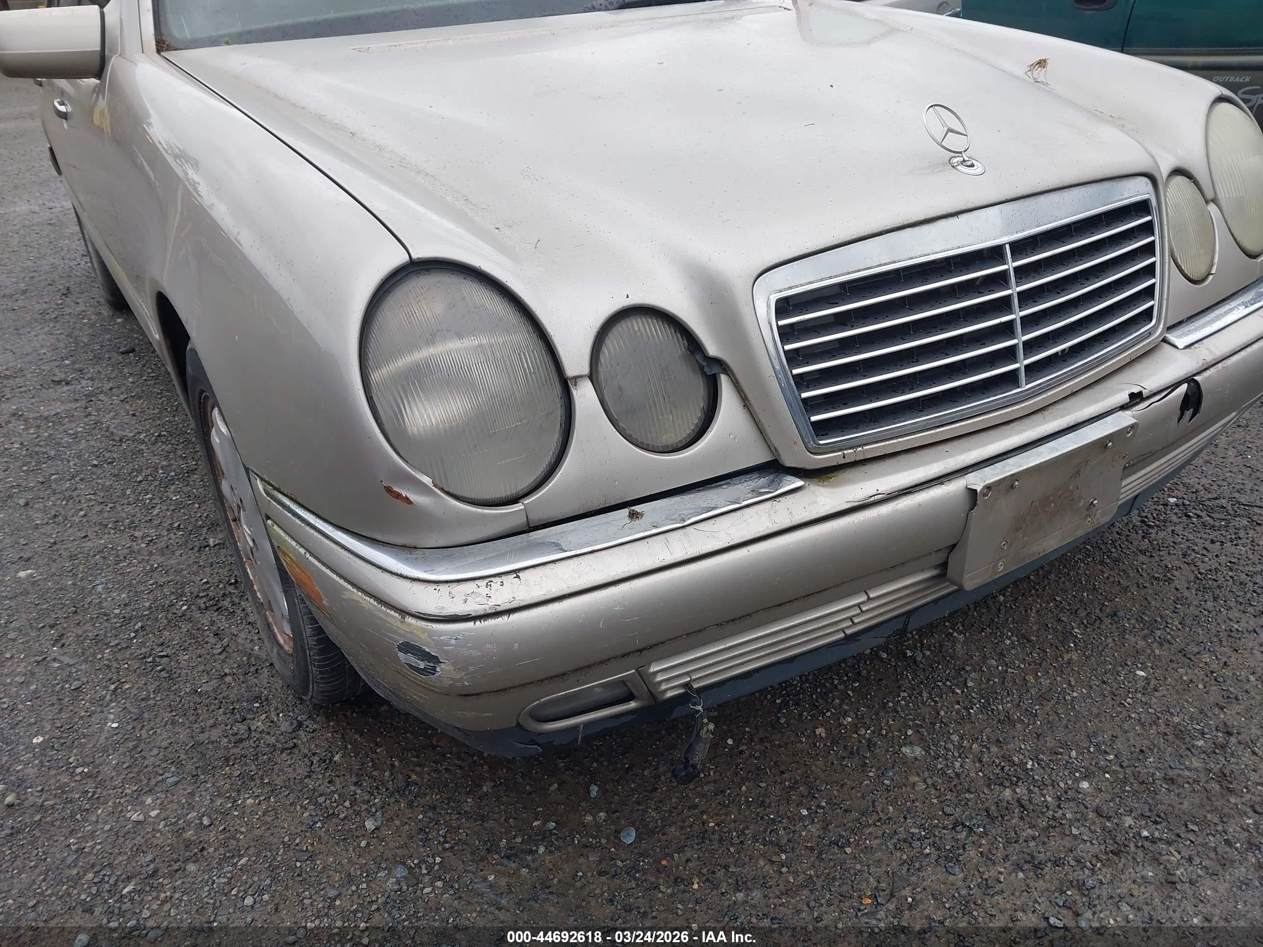 1998 Mercedes-benz E 300 Diesel   Beige vin: WDBJF25FXWA655182
