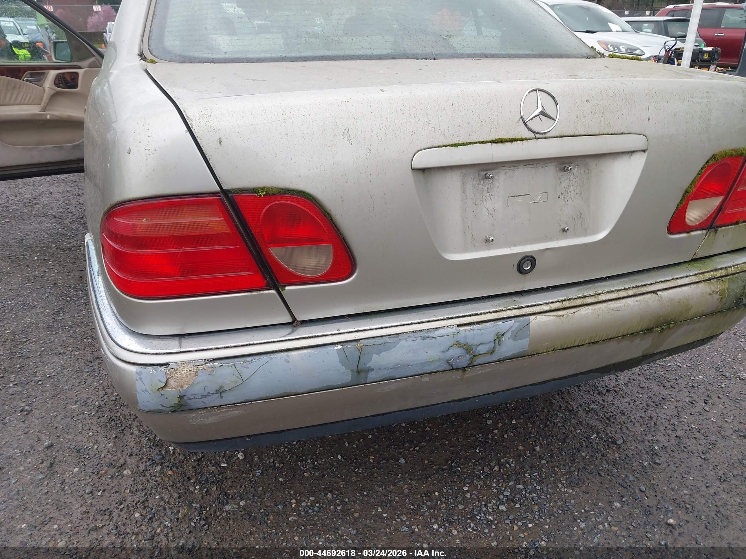 1998 Mercedes-benz E 300 Diesel   Beige vin: WDBJF25FXWA655182