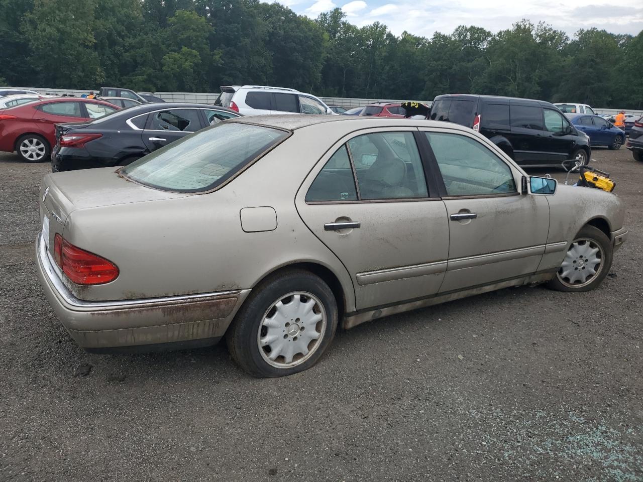 1999 Mercedes-benz E 300td Beige vin: WDBJF25H0XA941545