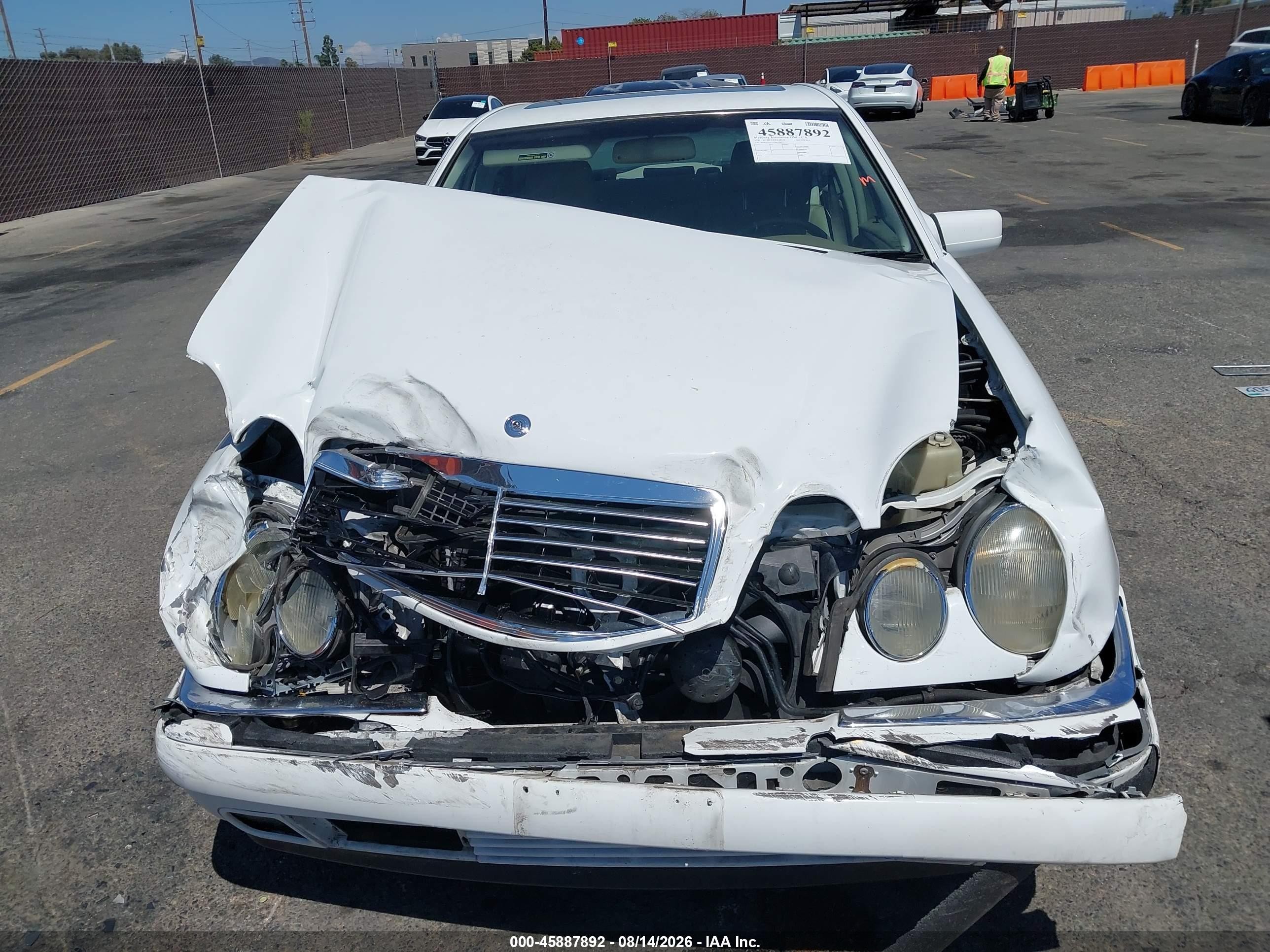 1999 Mercedes-benz E 300 Diesel   White vin: WDBJF25H1XA863308