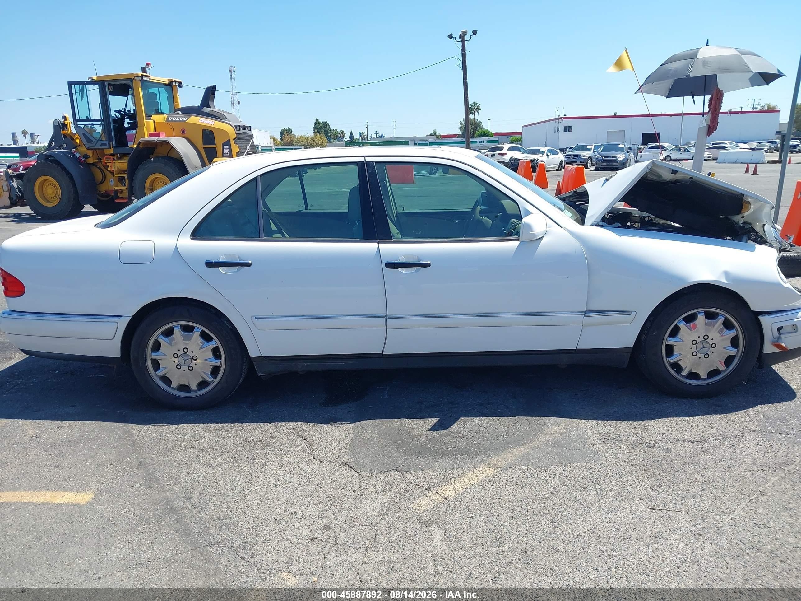 1999 Mercedes-benz E 300 Diesel   White vin: WDBJF25H1XA863308
