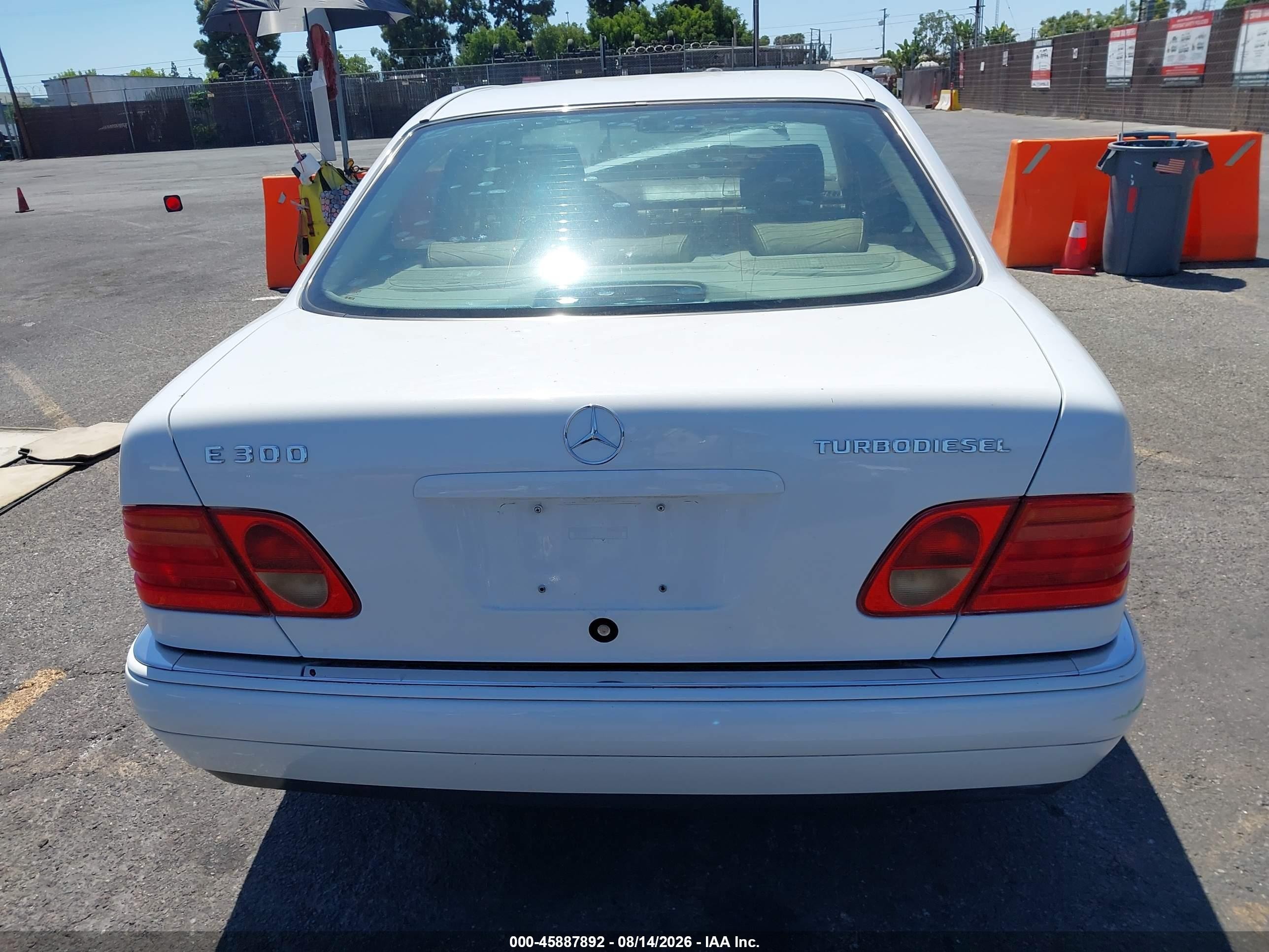 1999 Mercedes-benz E 300 Diesel   White vin: WDBJF25H1XA863308
