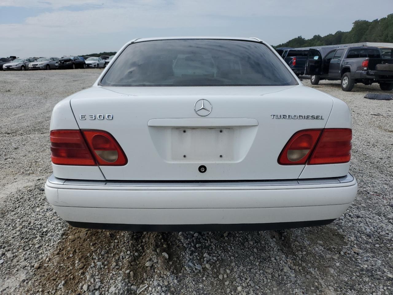 1999 Mercedes-benz E 300td White vin: WDBJF25H1XA921854
