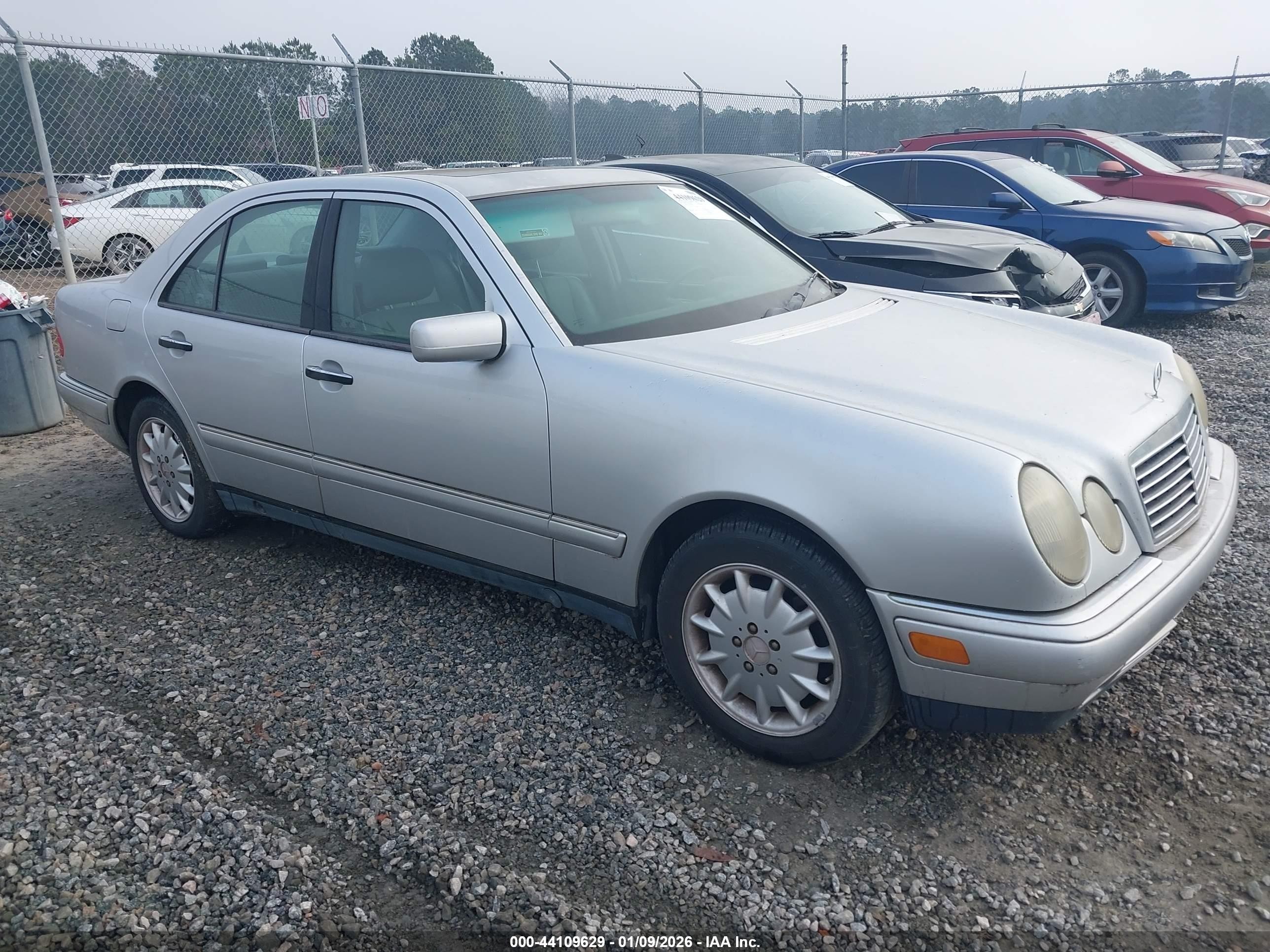 1999 Mercedes-benz E 300 Diesel   Silver vin: WDBJF25H1XA923362