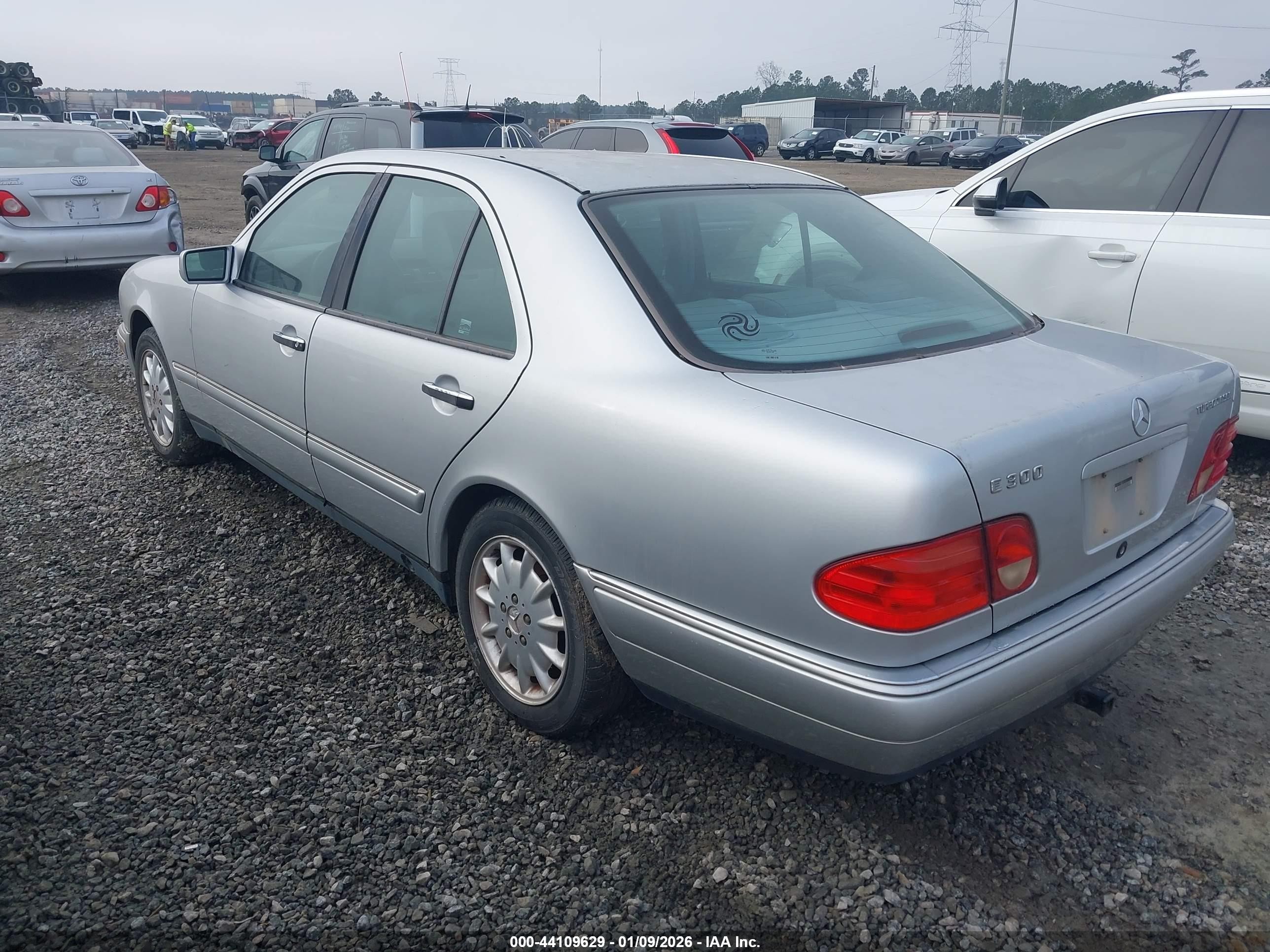 1999 Mercedes-benz E 300 Diesel   Silver vin: WDBJF25H1XA923362