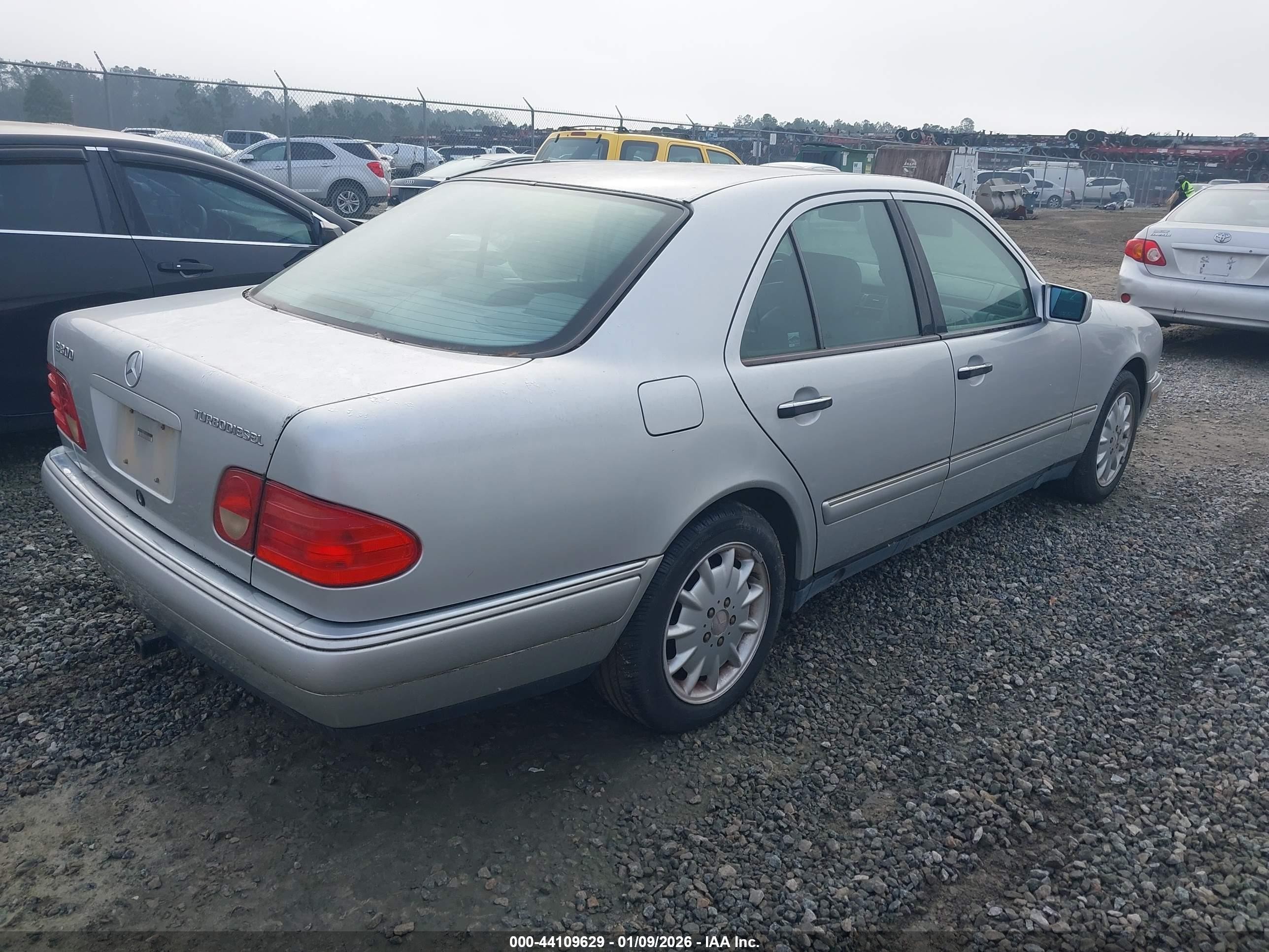 1999 Mercedes-benz E 300 Diesel   Silver vin: WDBJF25H1XA923362