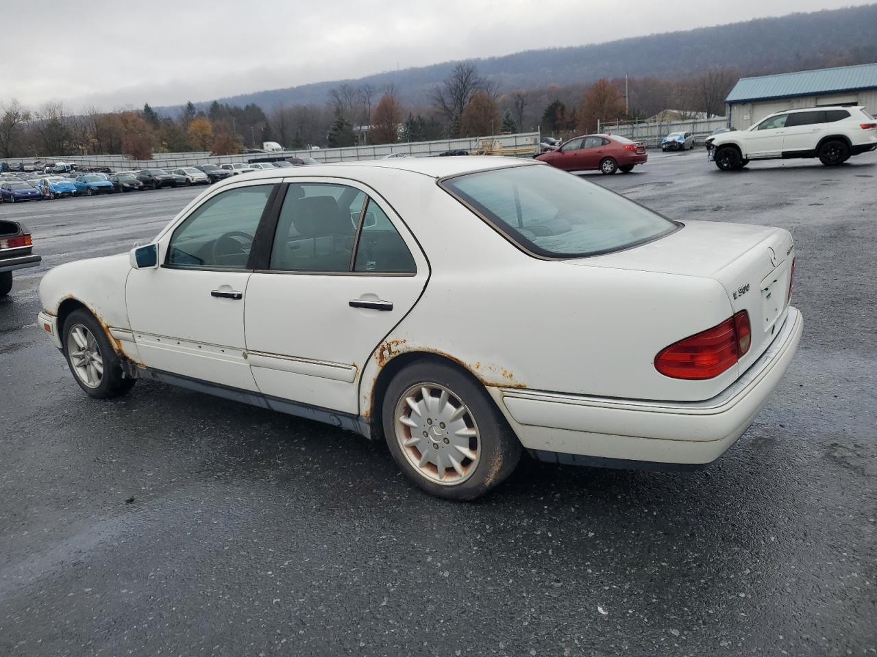 1999 Mercedes-benz E 300td White vin: WDBJF25H1XA934149