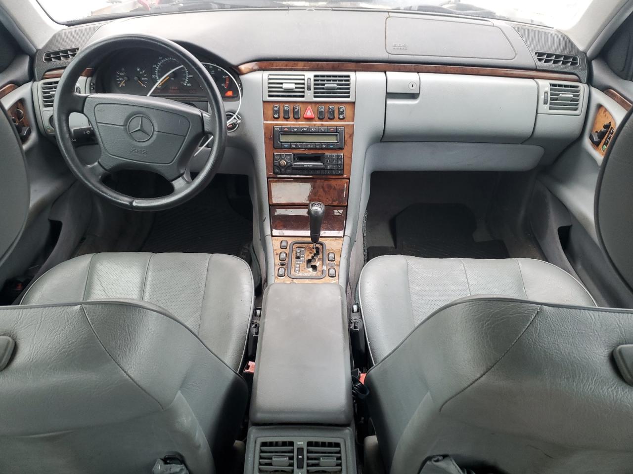 1999 Mercedes-benz E 300td White vin: WDBJF25H1XA934149