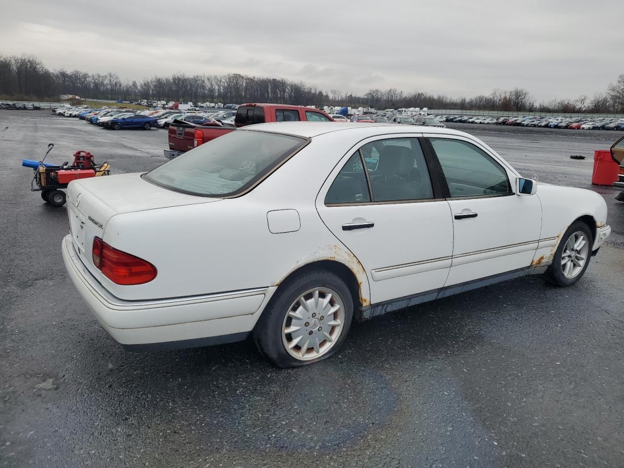 1999 Mercedes-benz E 300td White vin: WDBJF25H1XA934149