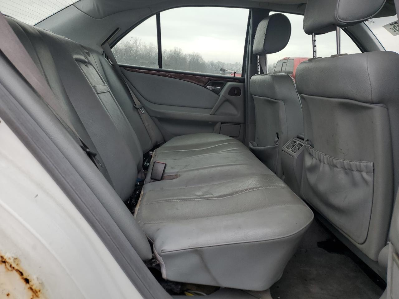 1999 Mercedes-benz E 300td White vin: WDBJF25H1XA934149