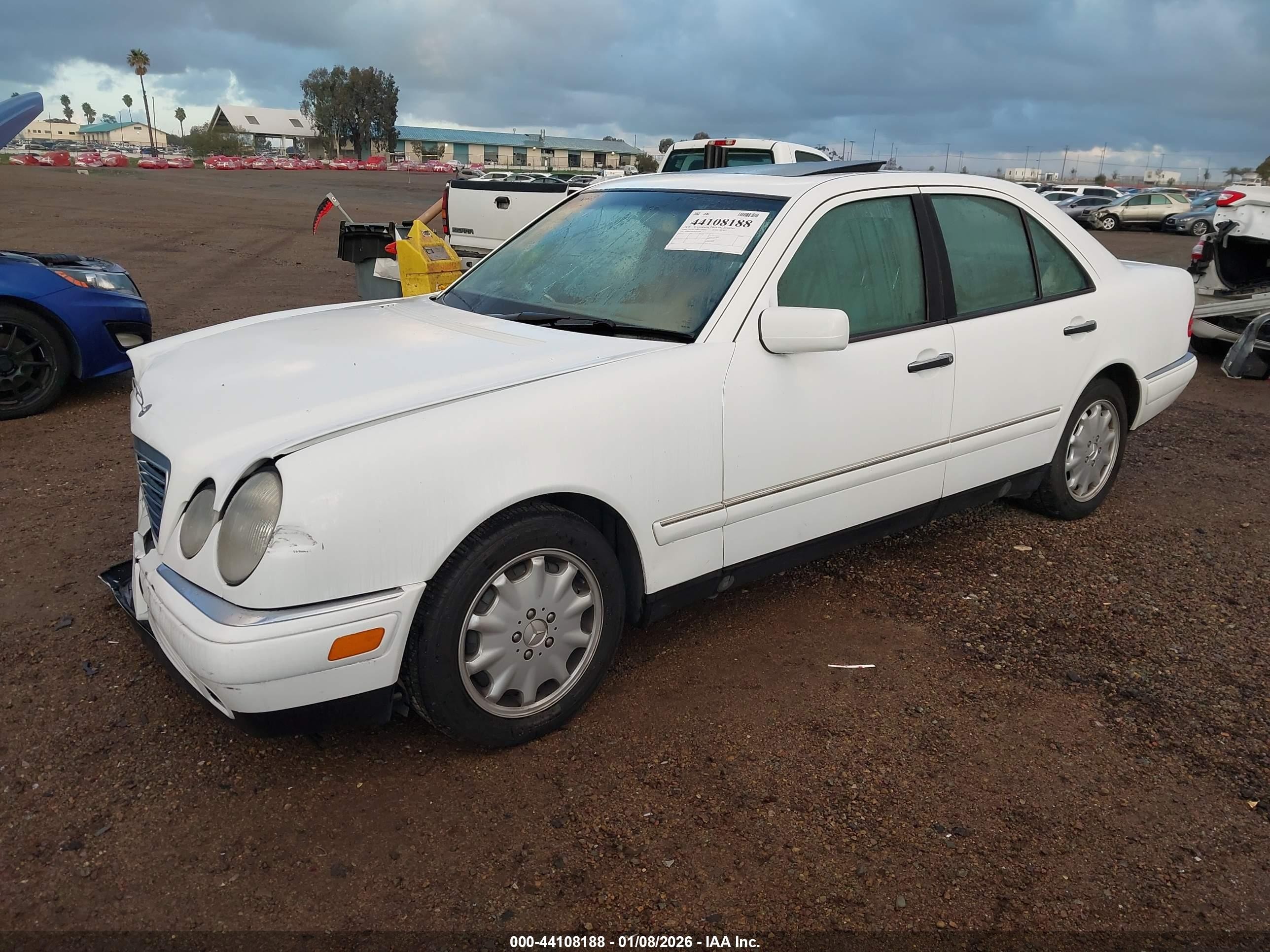 1999 Mercedes-benz E 300 Diesel   White vin: WDBJF25H2XA901094