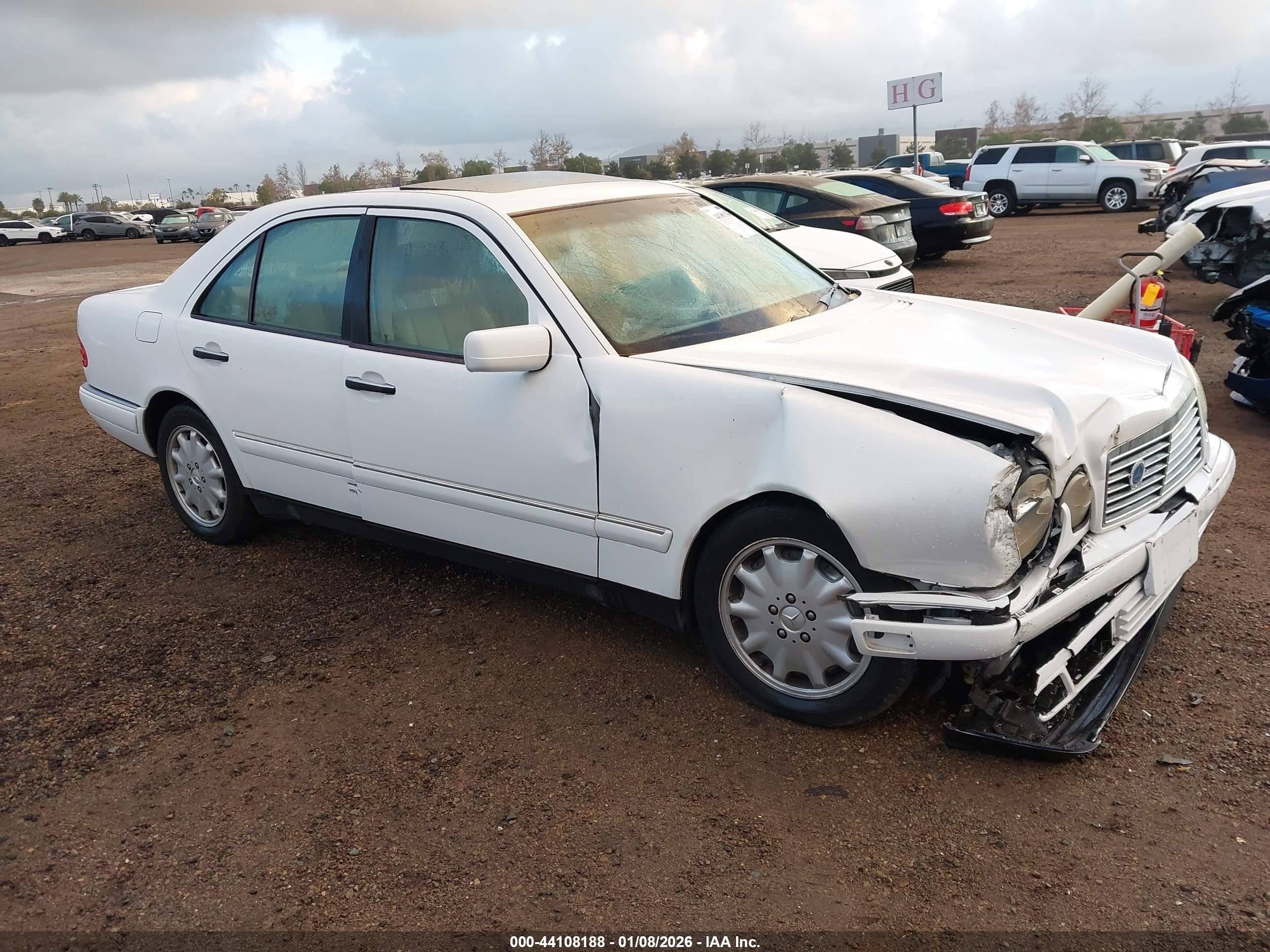 1999 Mercedes-benz E 300 Diesel   White vin: WDBJF25H2XA901094