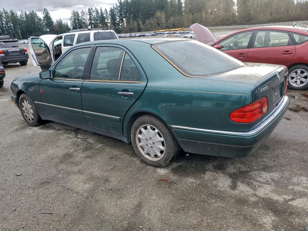 1999 Mercedes-benz E 300td Зеленый vin: WDBJF25H2XA939568