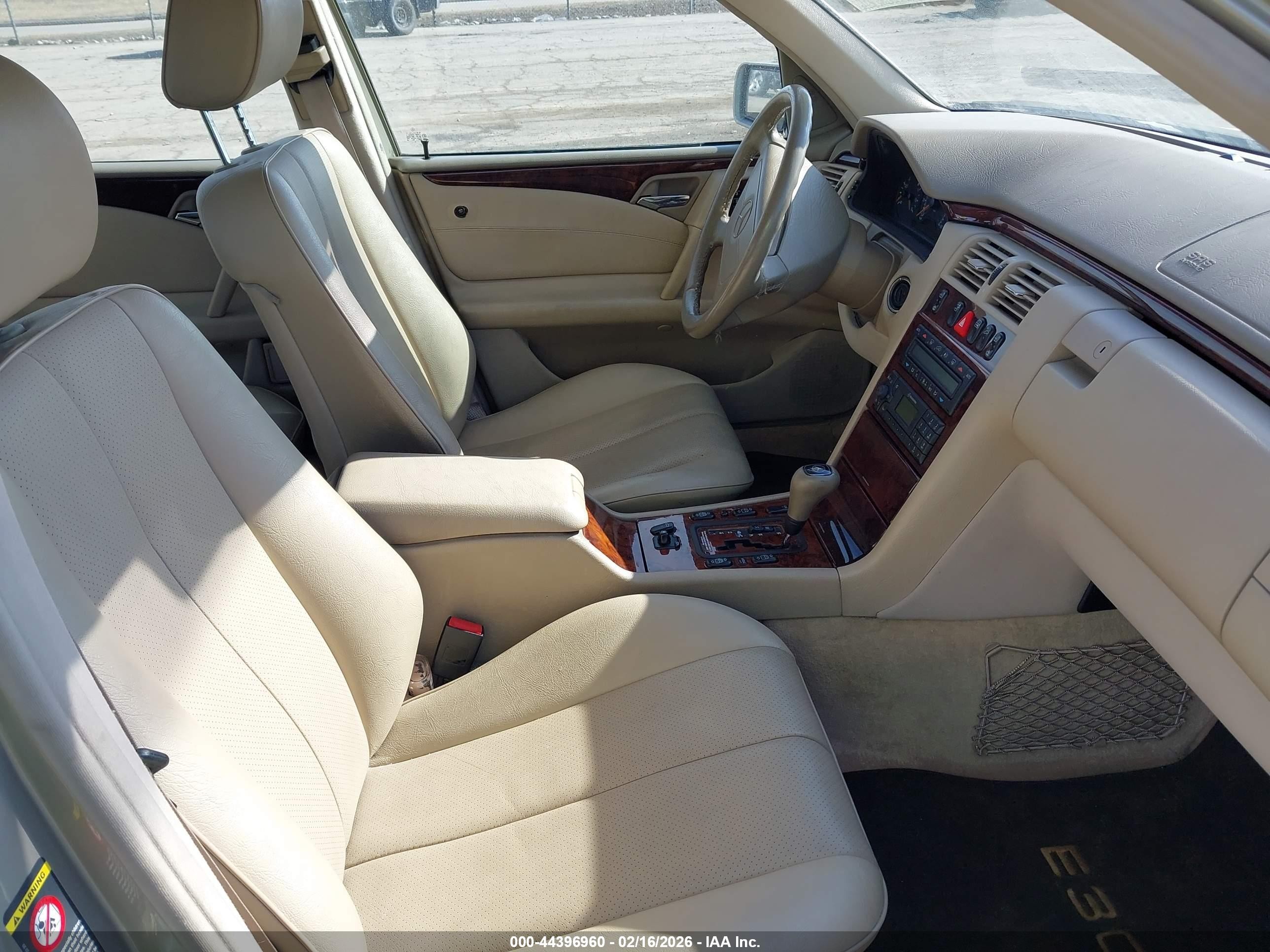 1999 Mercedes-benz E 300 Diesel   Beige vin: WDBJF25H4XA840587