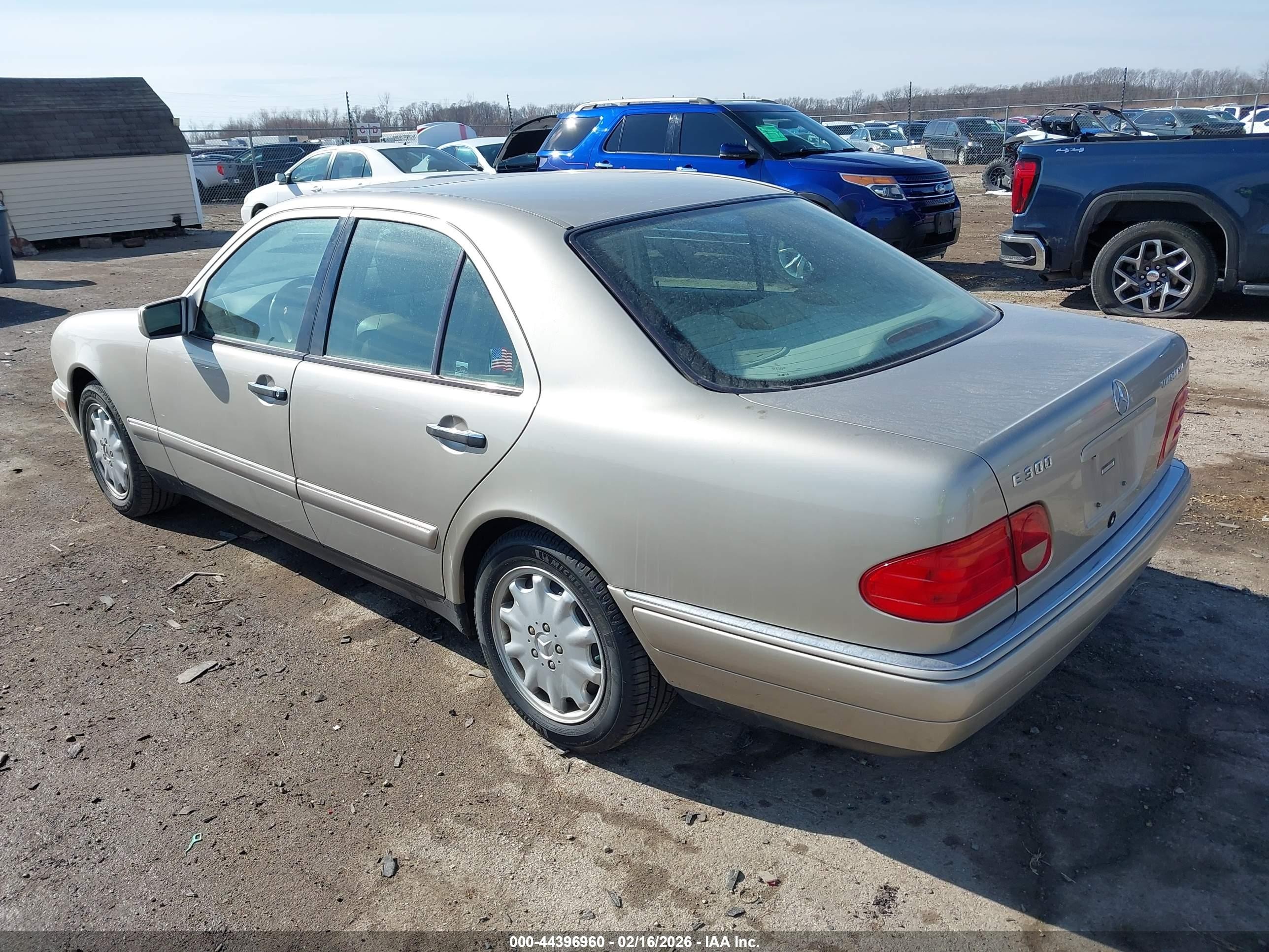 1999 Mercedes-benz E 300 Diesel   Beige vin: WDBJF25H4XA840587