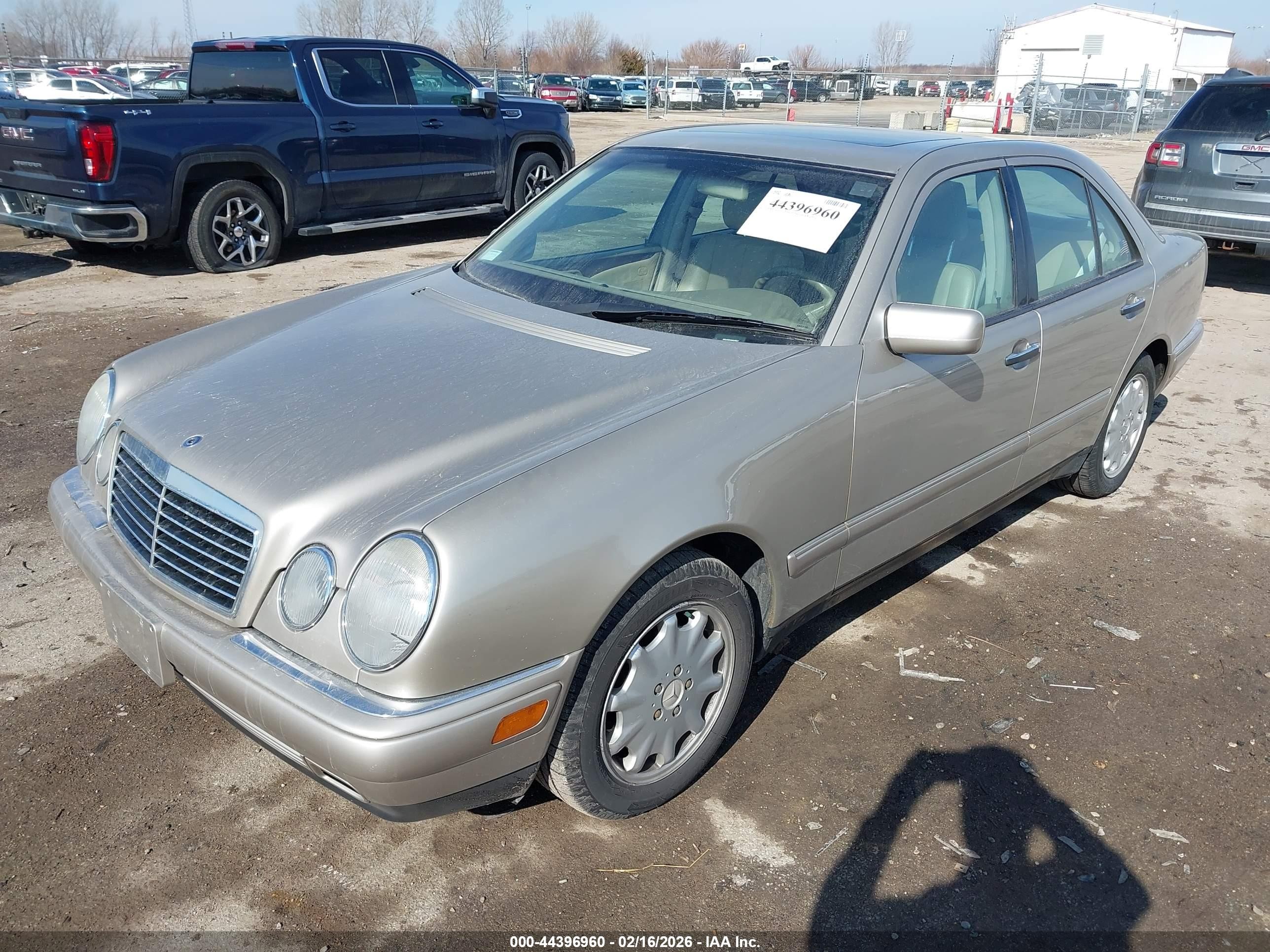 1999 Mercedes-benz E 300 Diesel   Beige vin: WDBJF25H4XA840587