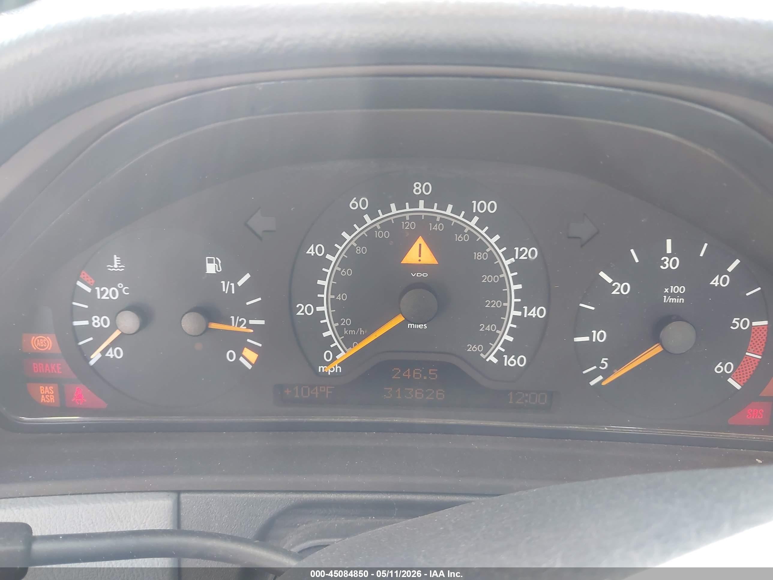 1999 Mercedes-benz E 300 Diesel   White vin: WDBJF25H5XA884629