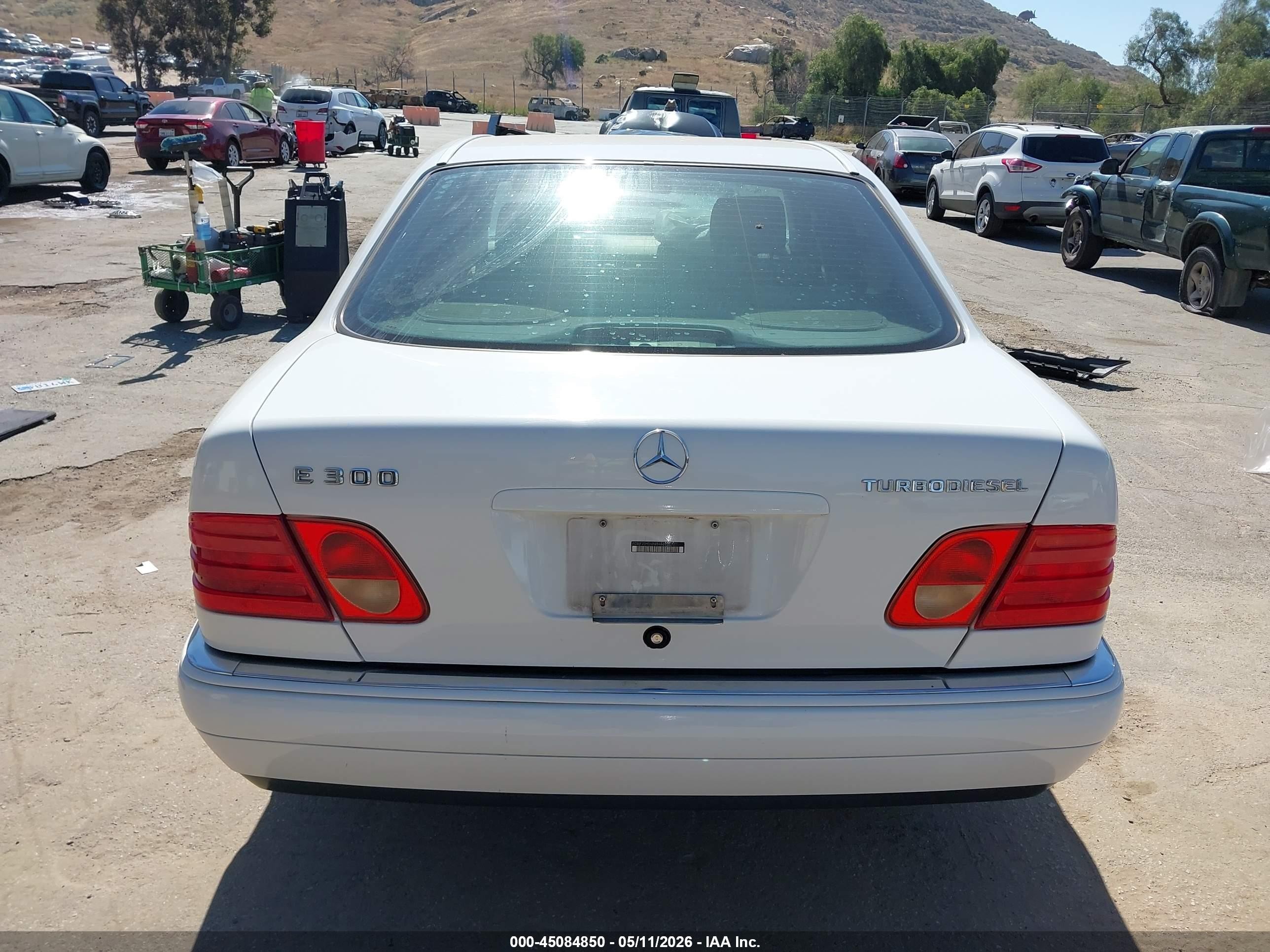 1999 Mercedes-benz E 300 Diesel   White vin: WDBJF25H5XA884629