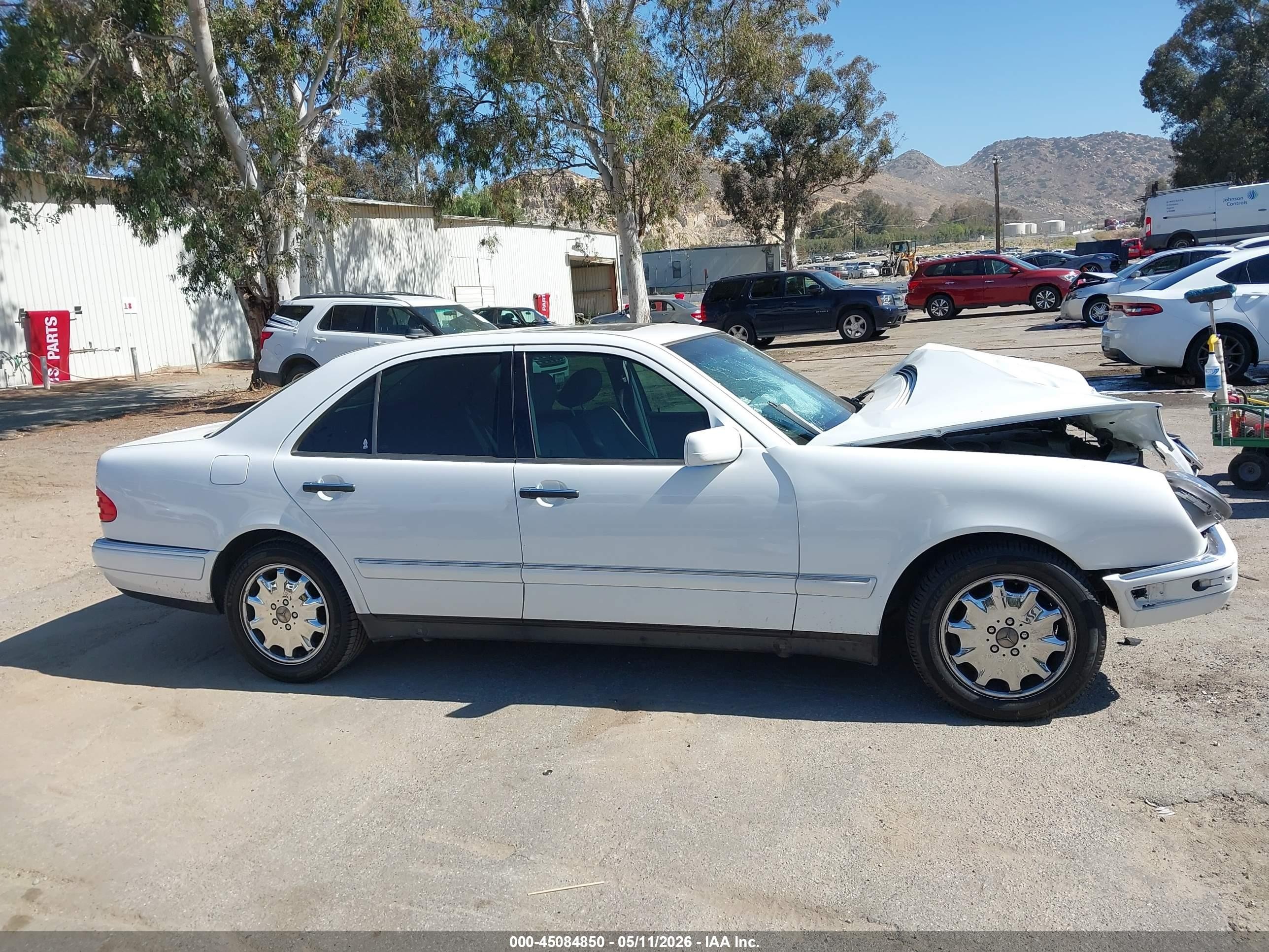 1999 Mercedes-benz E 300 Diesel   White vin: WDBJF25H5XA884629
