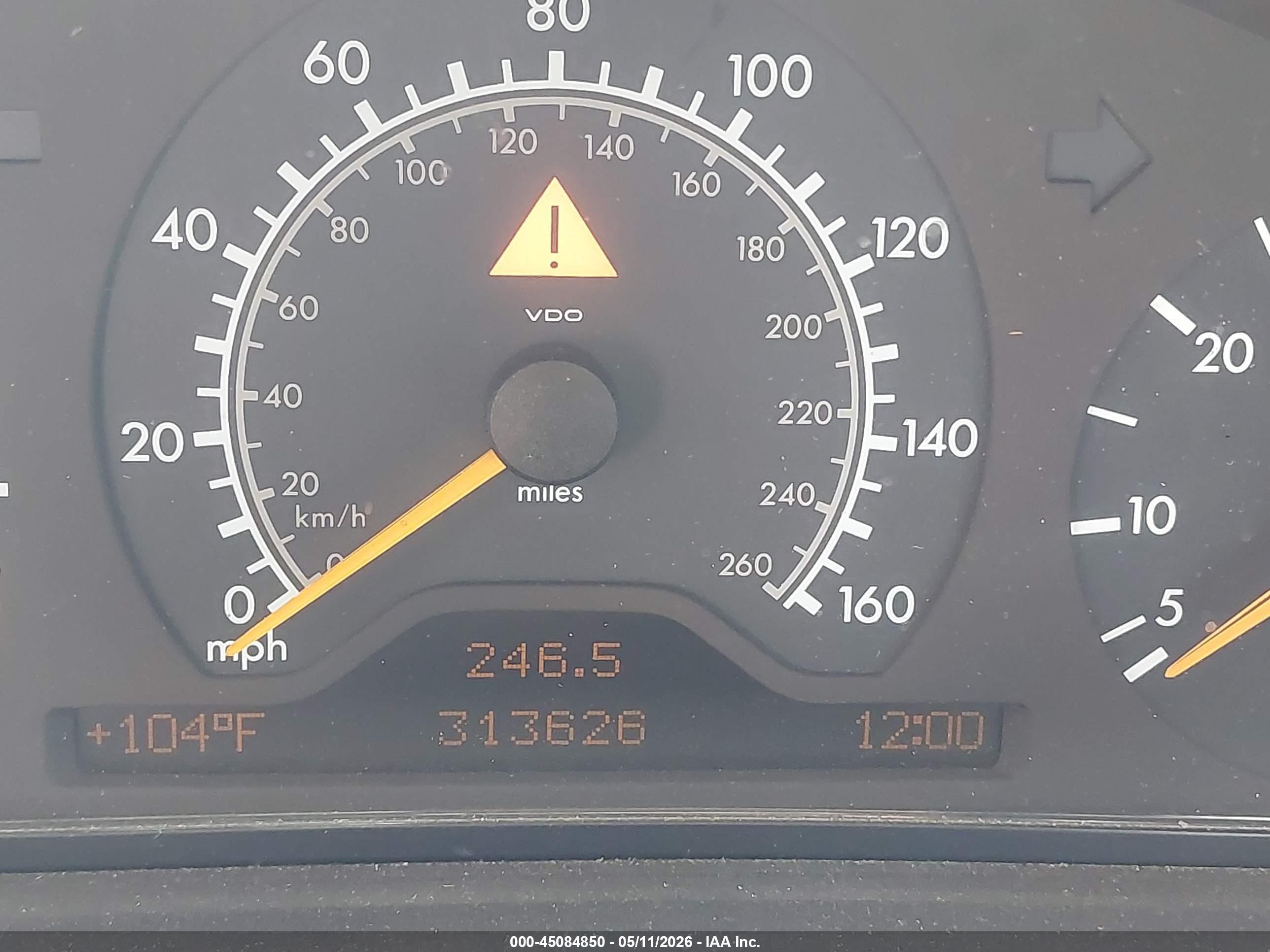 1999 Mercedes-benz E 300 Diesel   White vin: WDBJF25H5XA884629