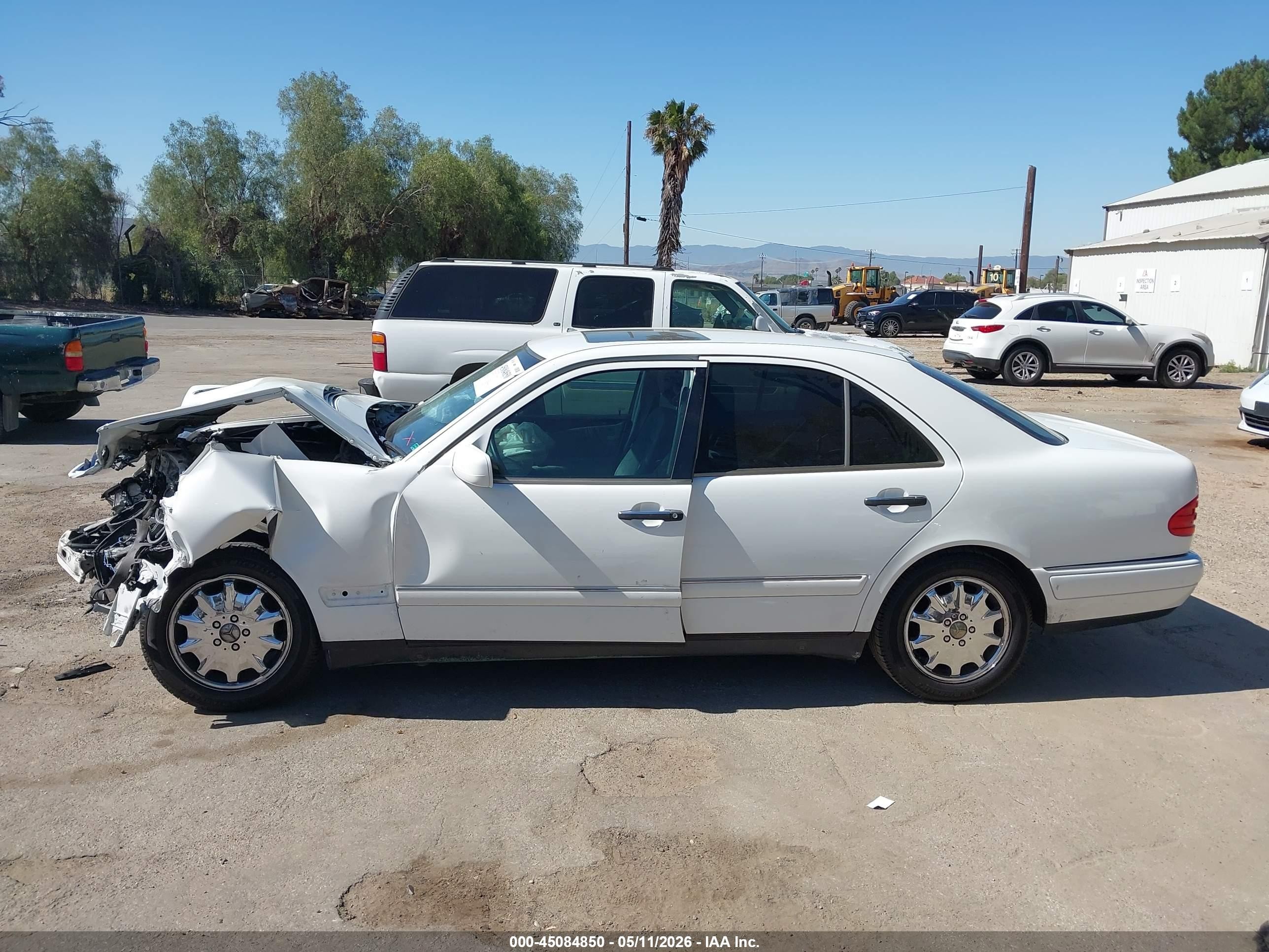 1999 Mercedes-benz E 300 Diesel   White vin: WDBJF25H5XA884629
