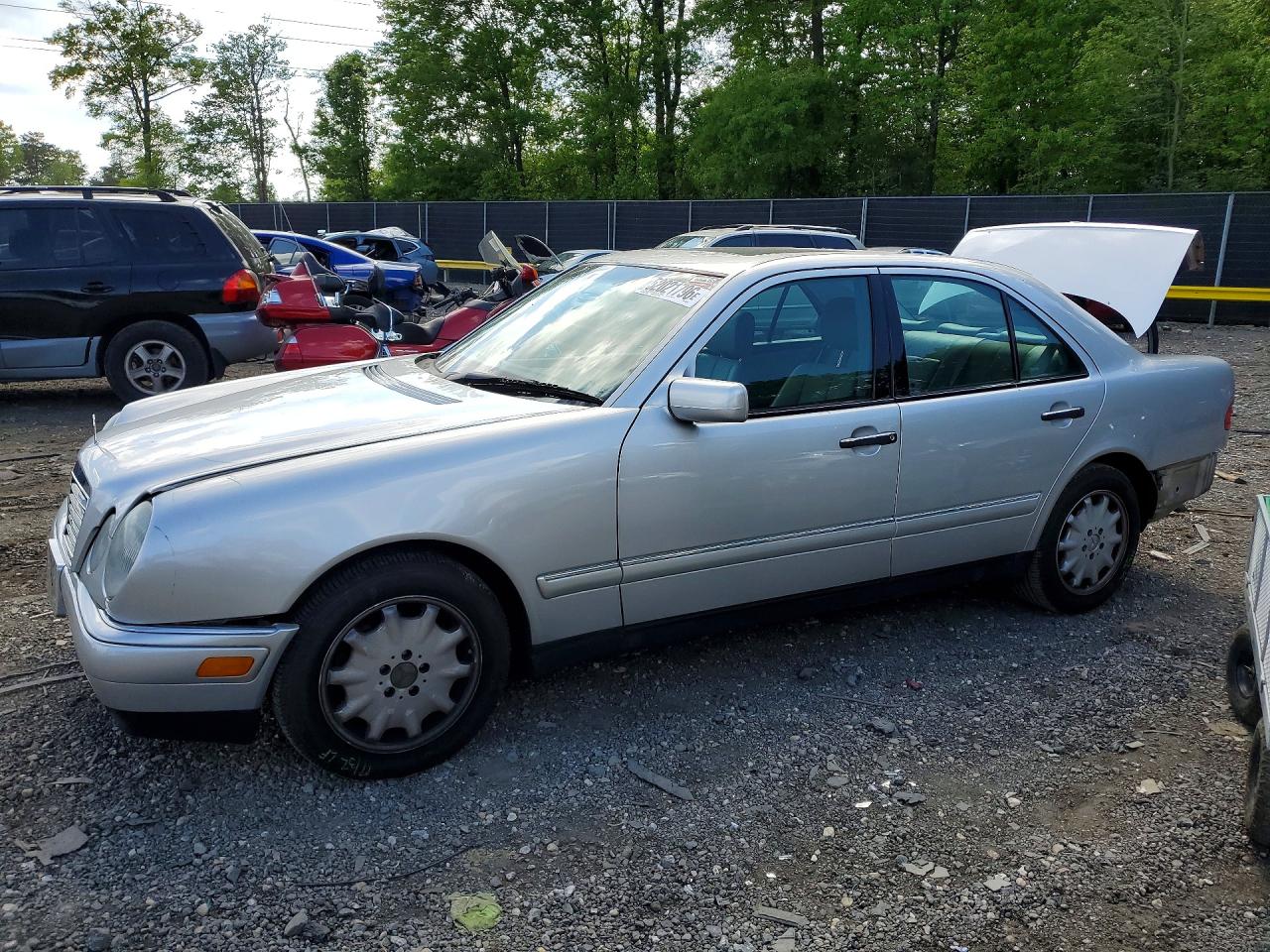 1999 Mercedes-benz E 300td Silver vin: WDBJF25H5XA904152